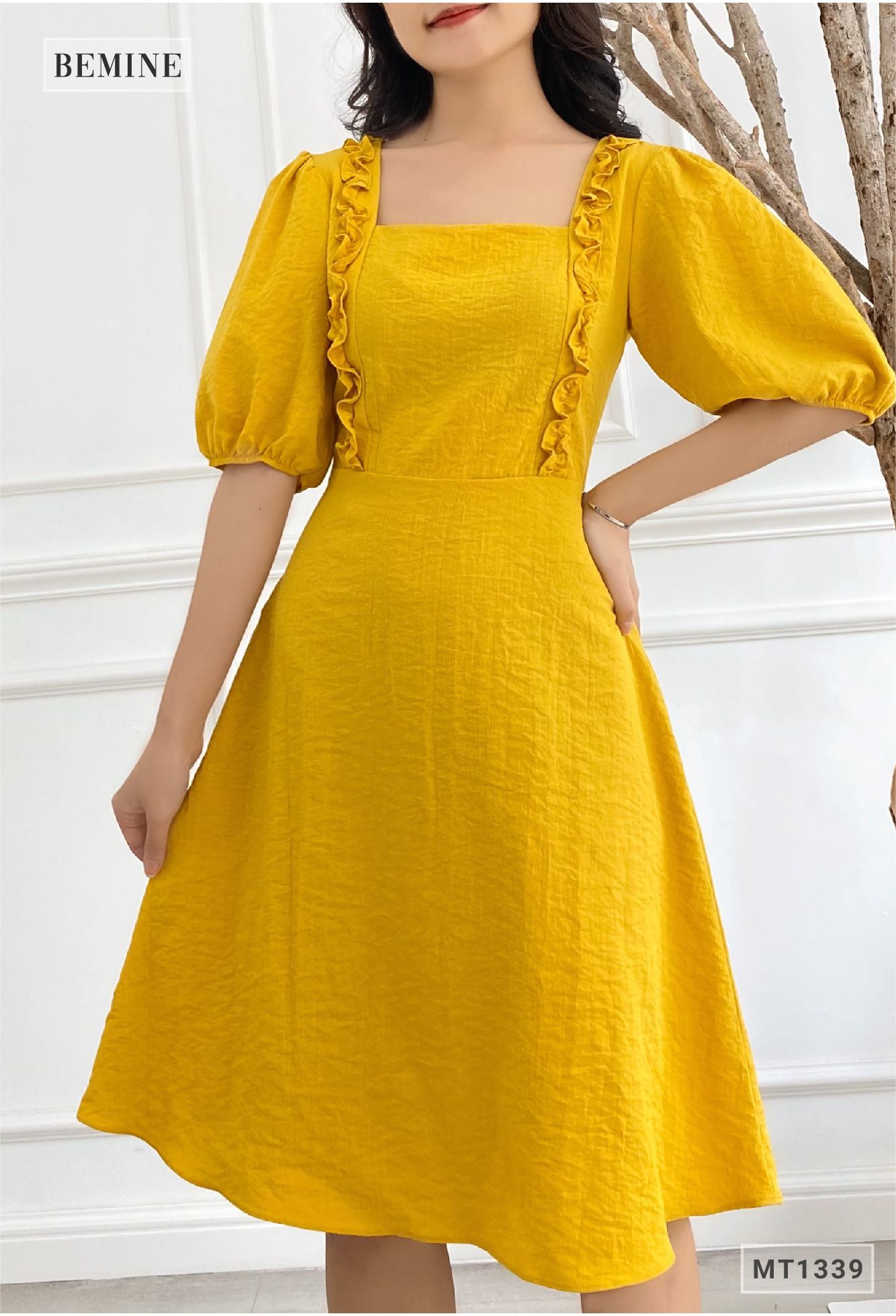 MT1339VANG - Đầm bèo cổ tay phồng