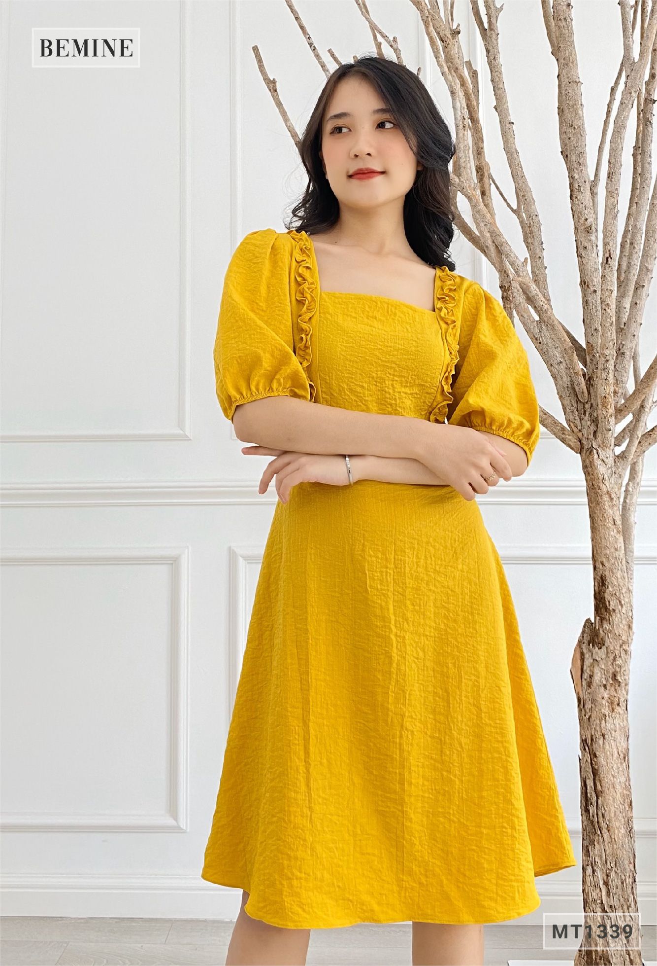 MT1339VANG - Đầm bèo cổ tay phồng