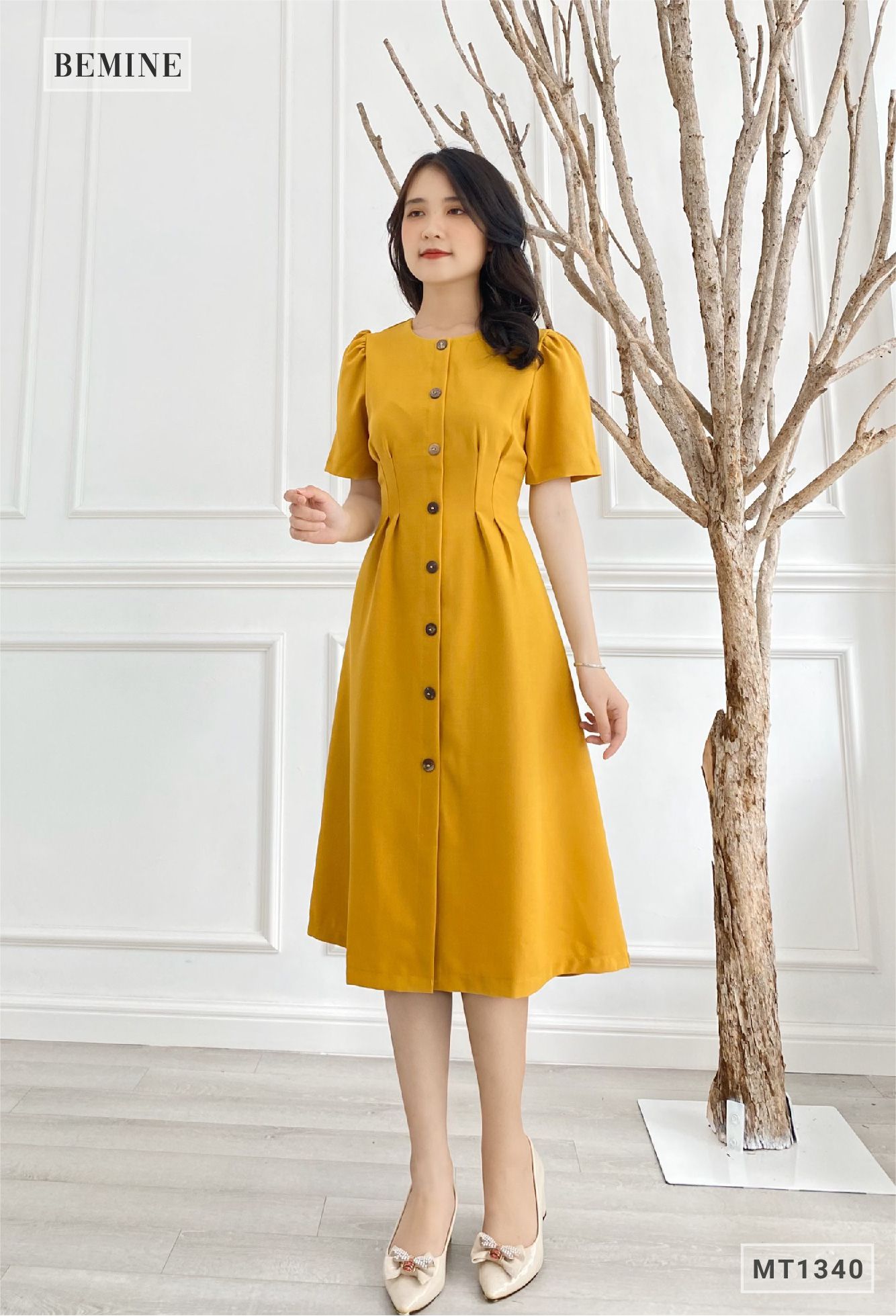 MT1340VANG - Đầm xếp ly eo đính nút dọc