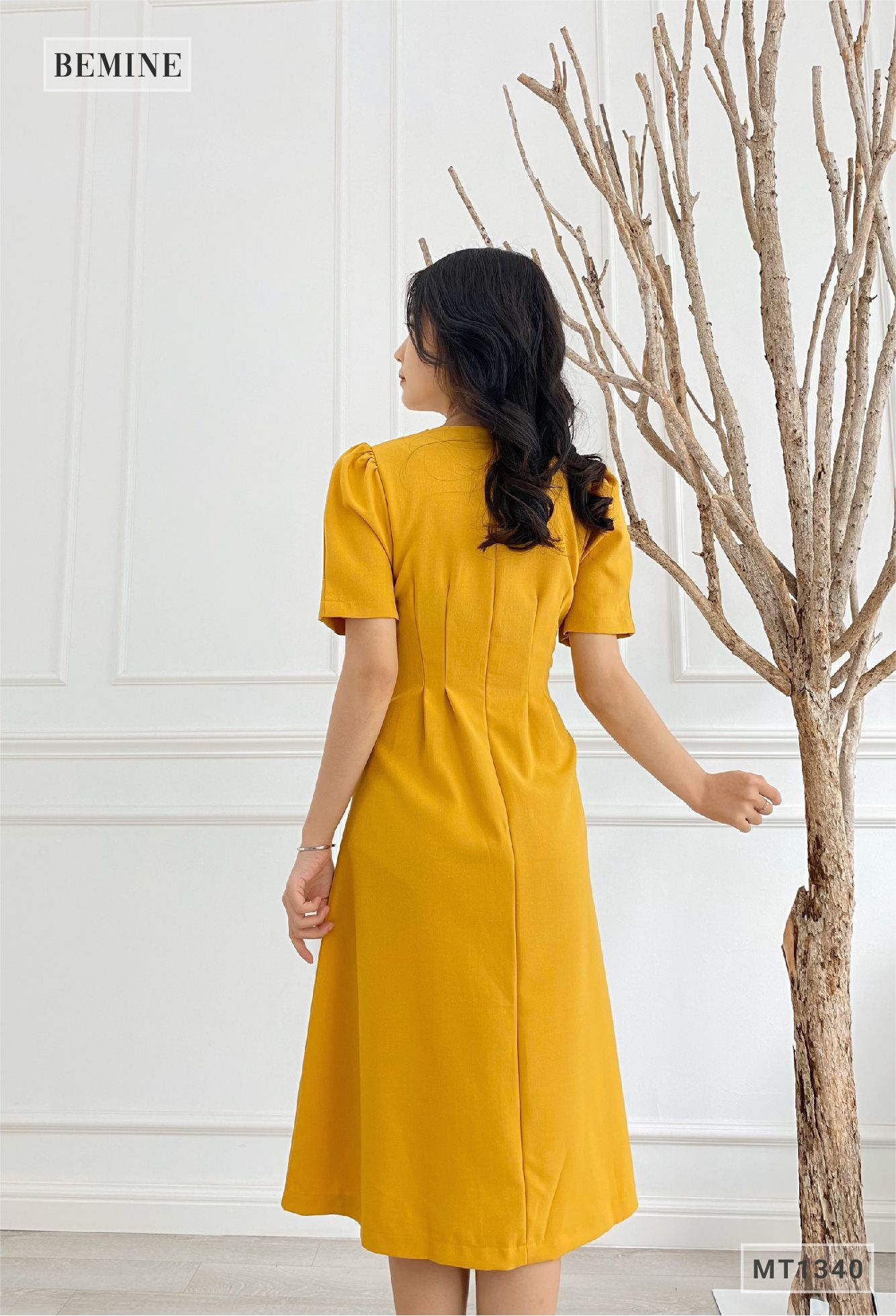 MT1340VANG - Đầm xếp ly eo đính nút dọc