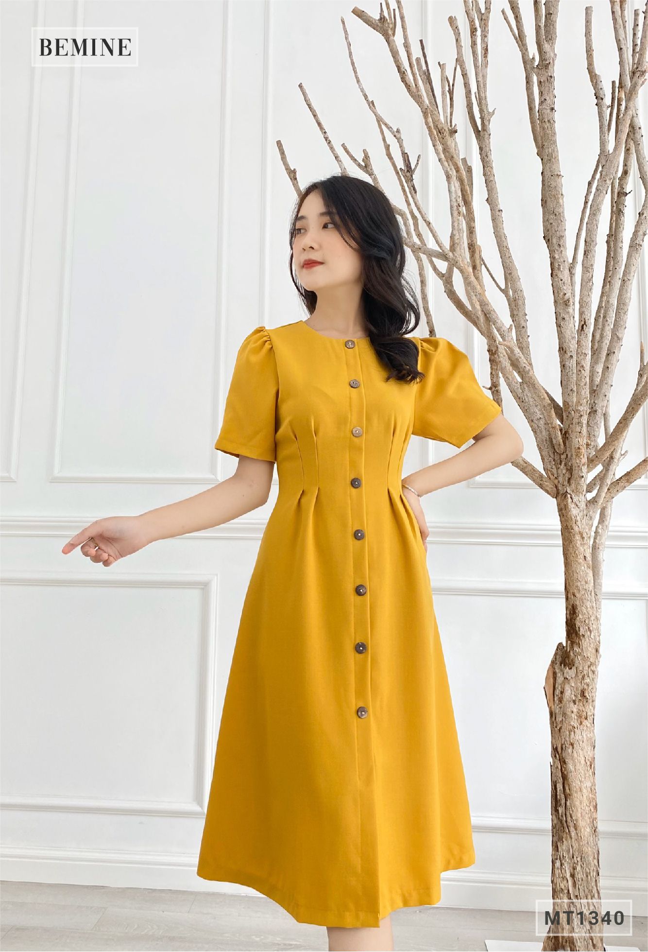 MT1340VANG - Đầm xếp ly eo đính nút dọc