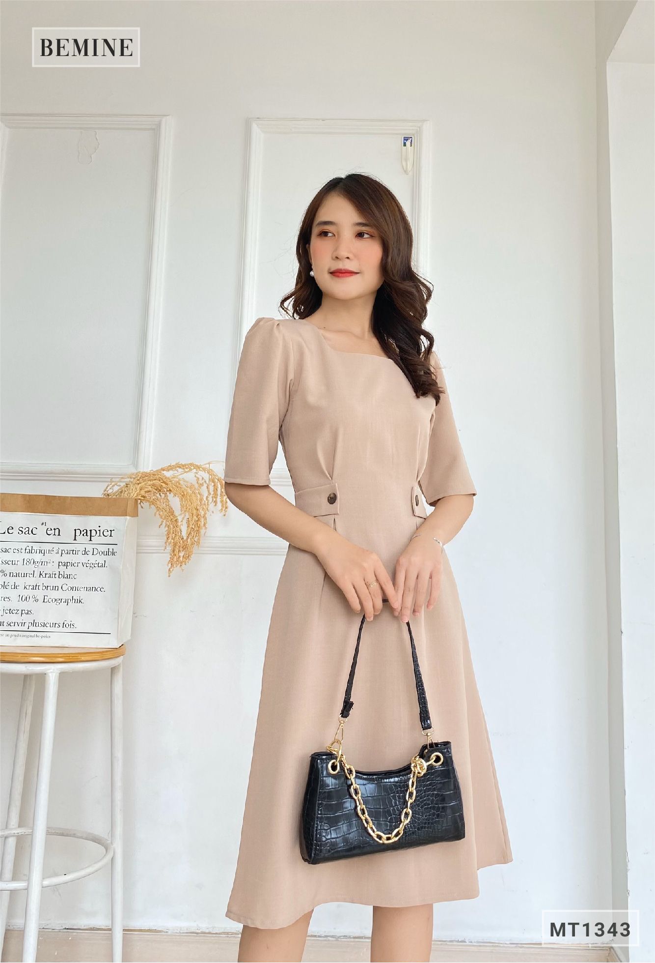 MT1343NAU - Đầm cổ vuông đính 2 nút eo
