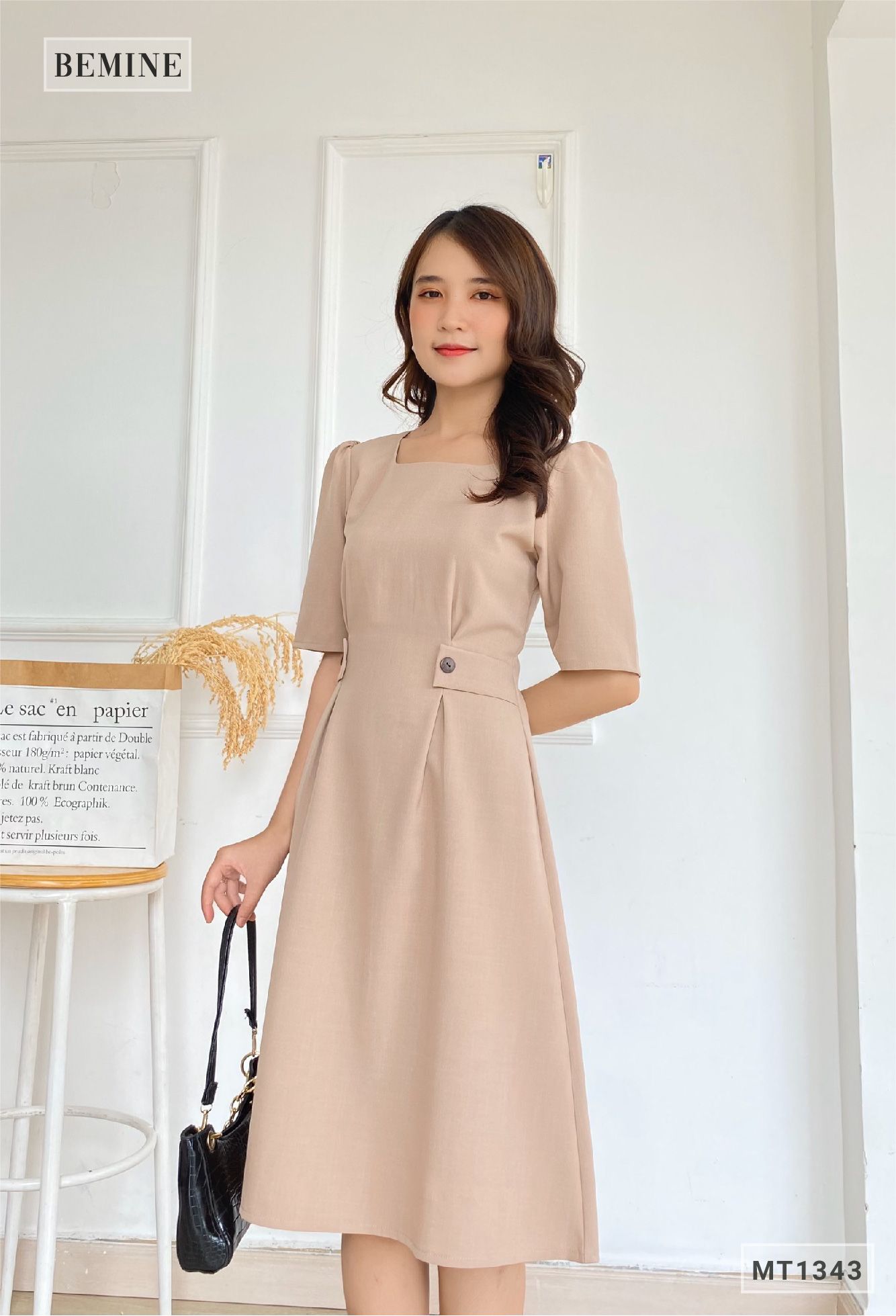 MT1343NAU - Đầm cổ vuông đính 2 nút eo