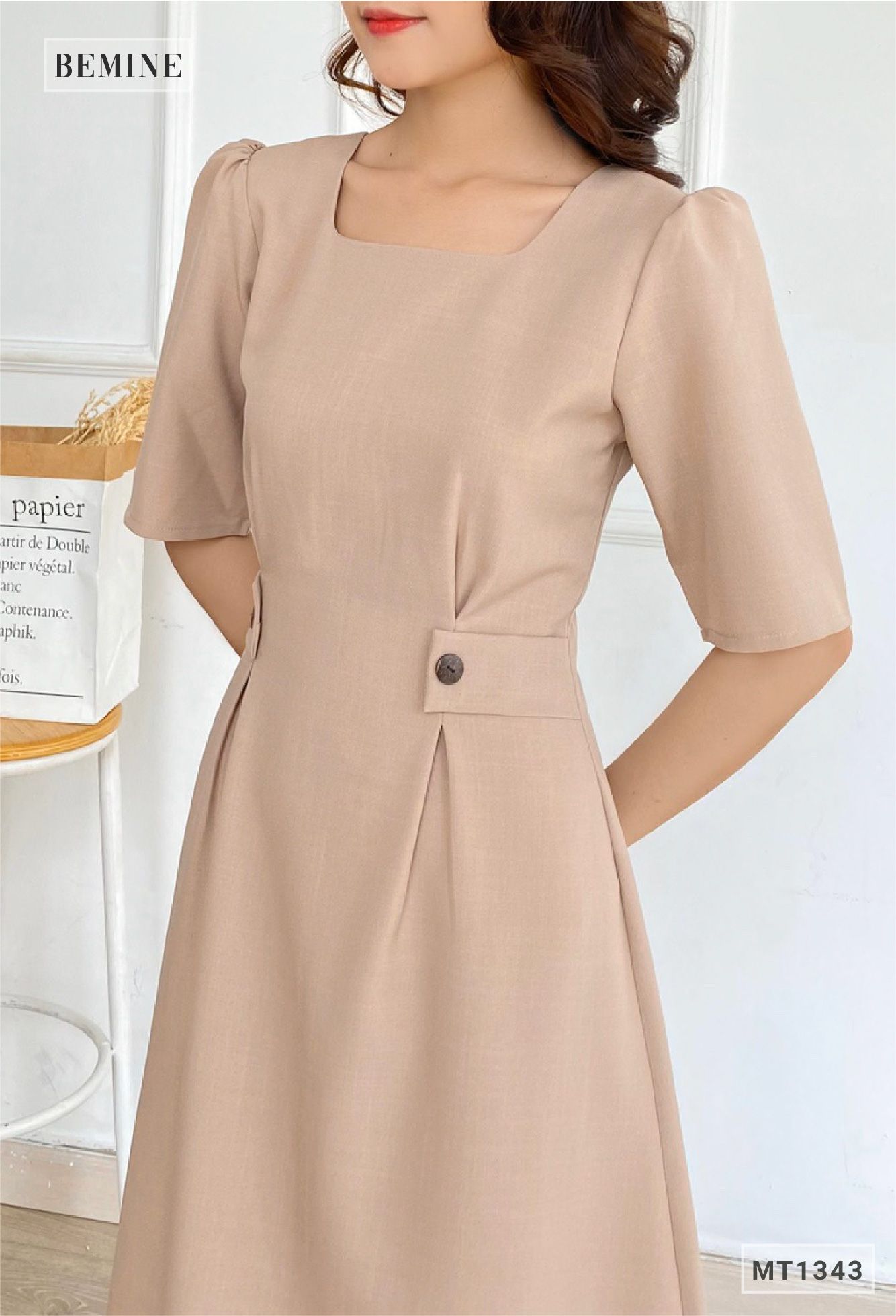 MT1343NAU - Đầm cổ vuông đính 2 nút eo