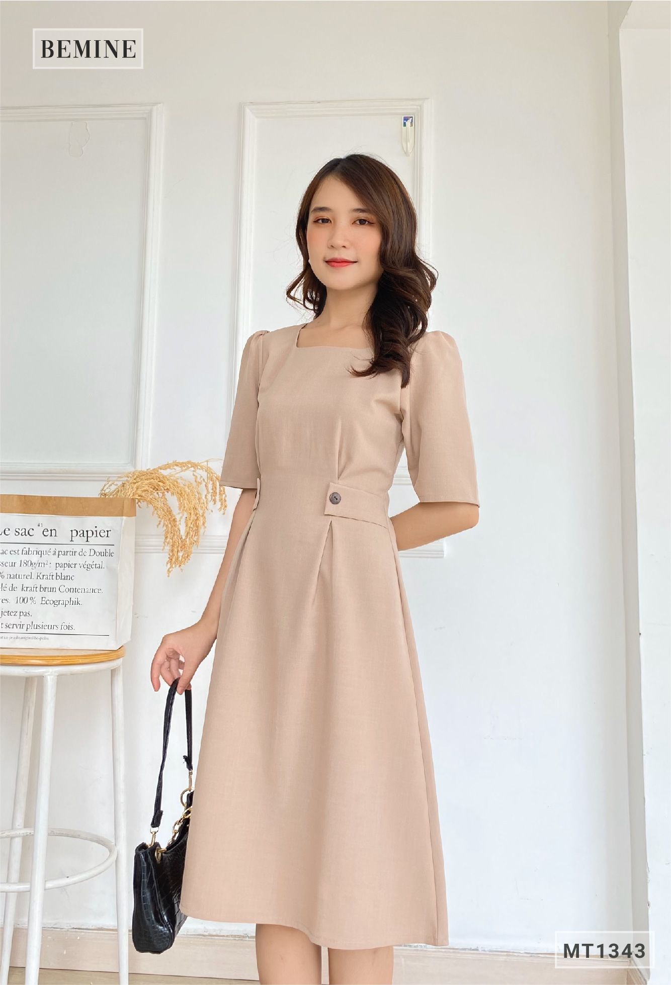 MT1343NAU - Đầm cổ vuông đính 2 nút eo