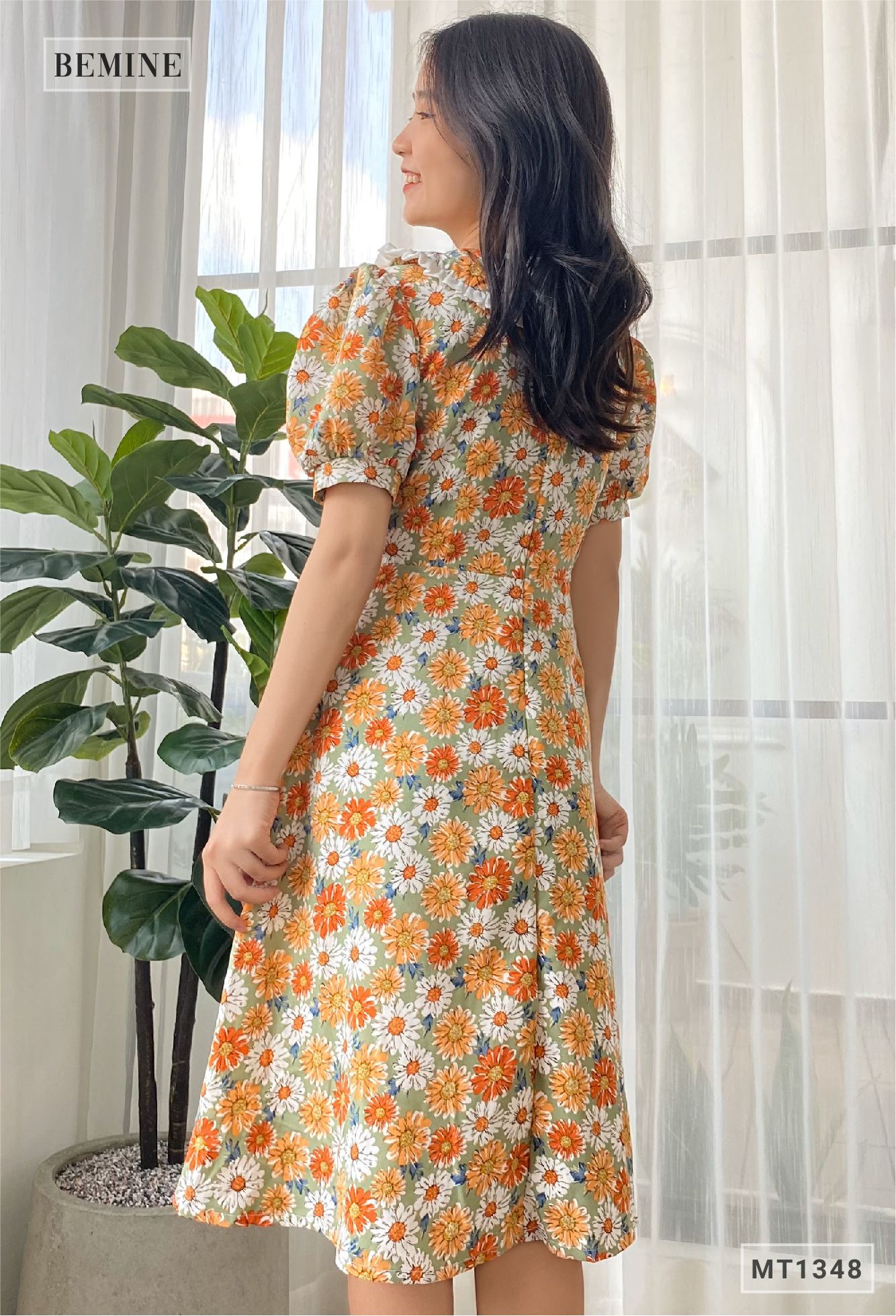 MT1348XANH - Đầm viền cổ trắng đính nút