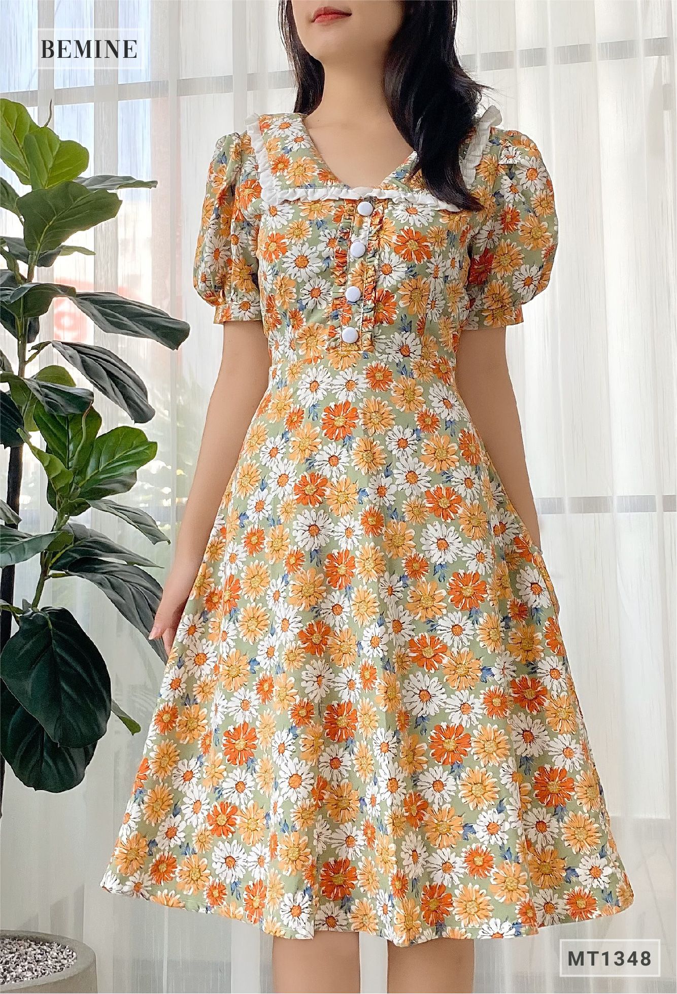 MT1348XANH - Đầm viền cổ trắng đính nút