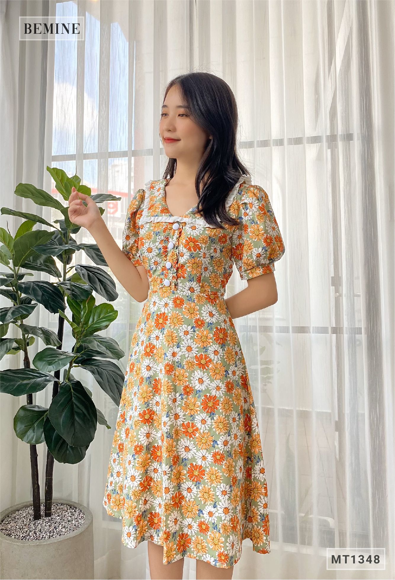MT1348XANH - Đầm viền cổ trắng đính nút