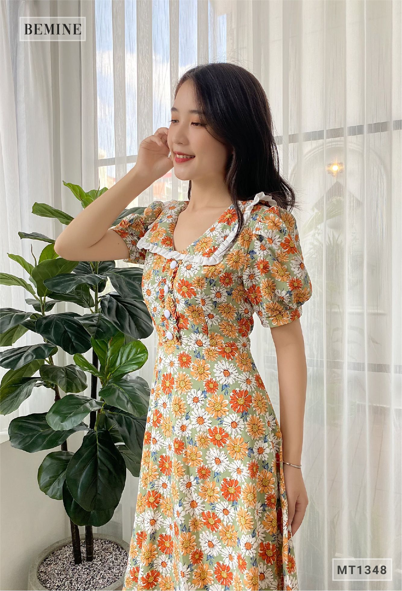 MT1348XANH - Đầm viền cổ trắng đính nút