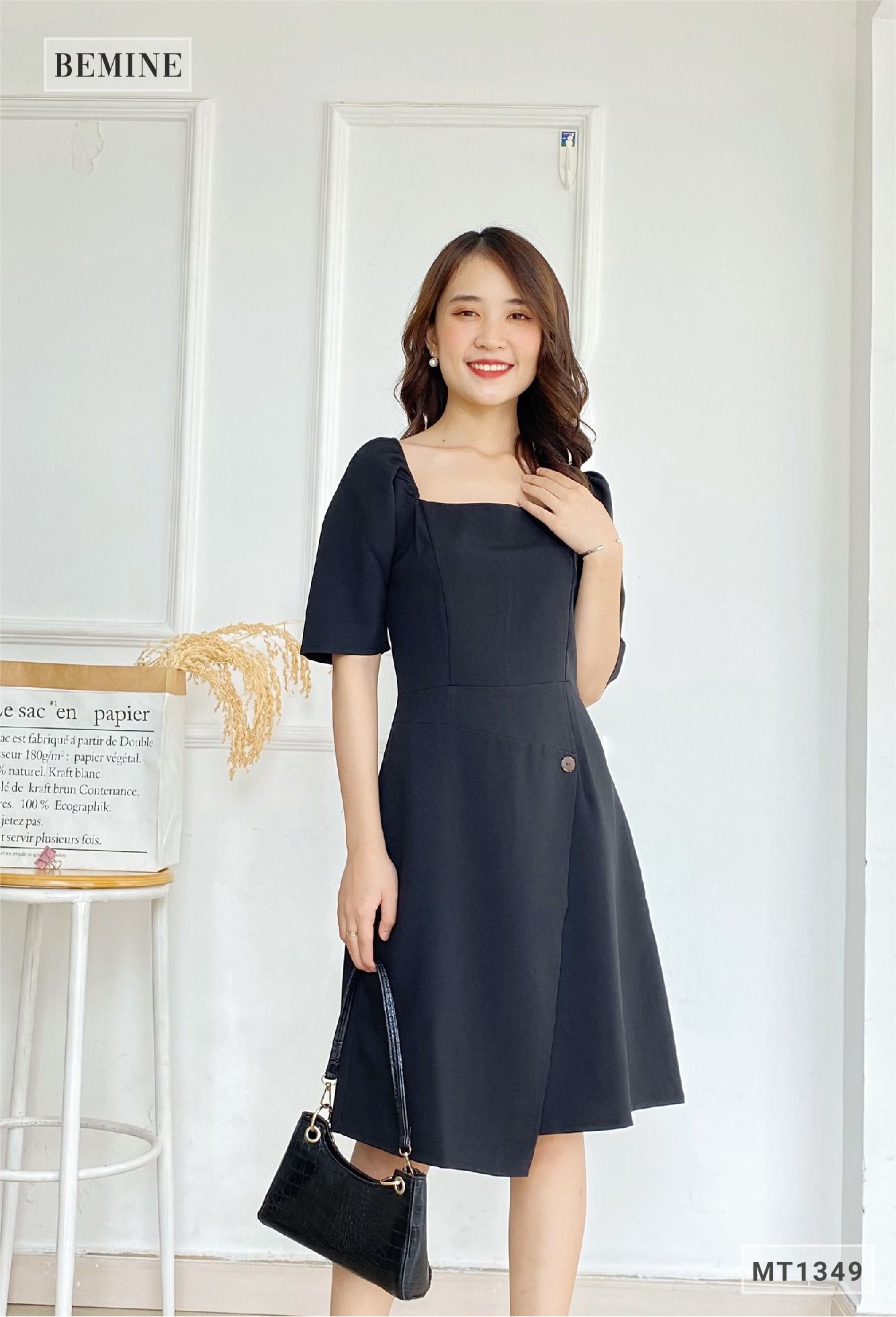 MT1349DEN - Đầm cổ vuông đính nút