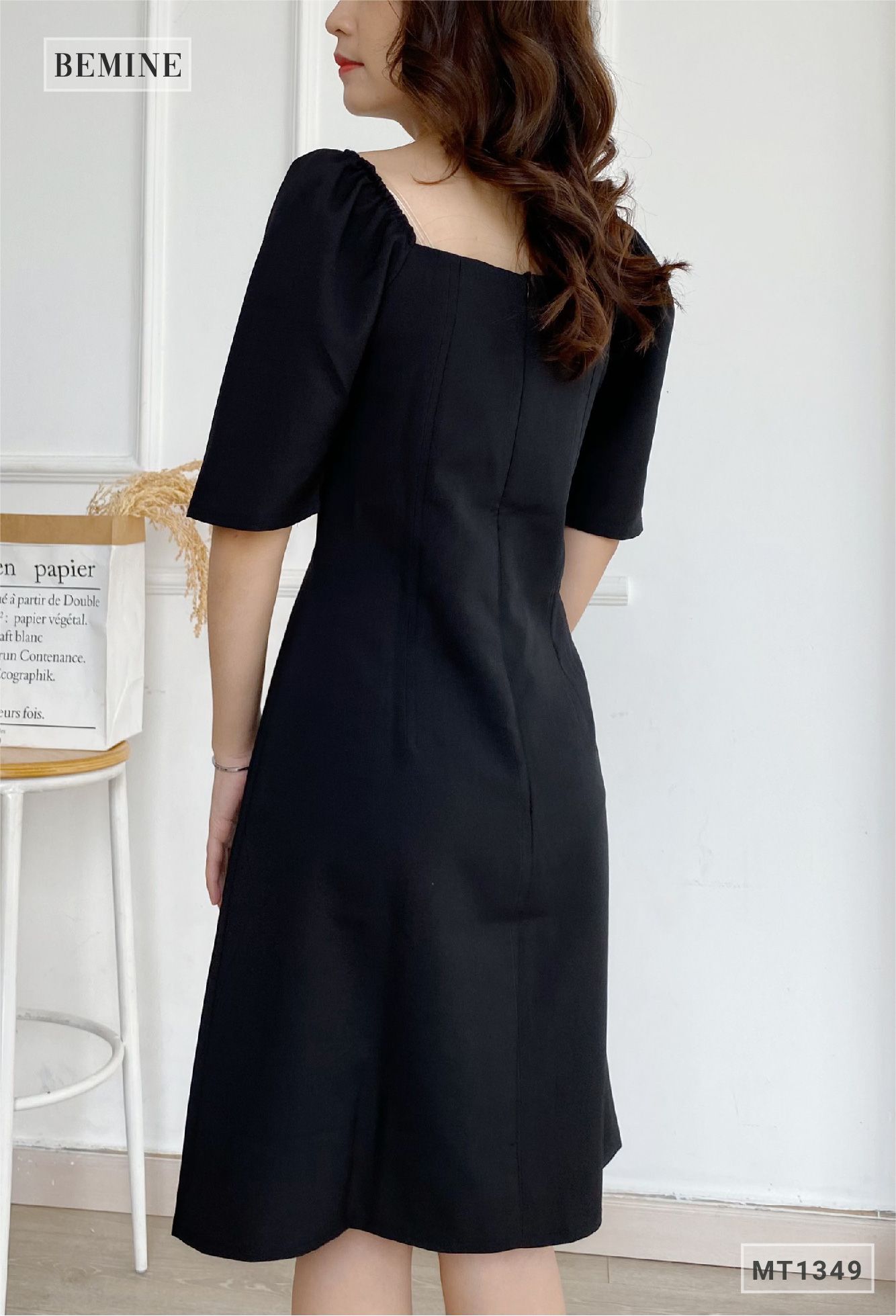 MT1349DEN - Đầm cổ vuông đính nút