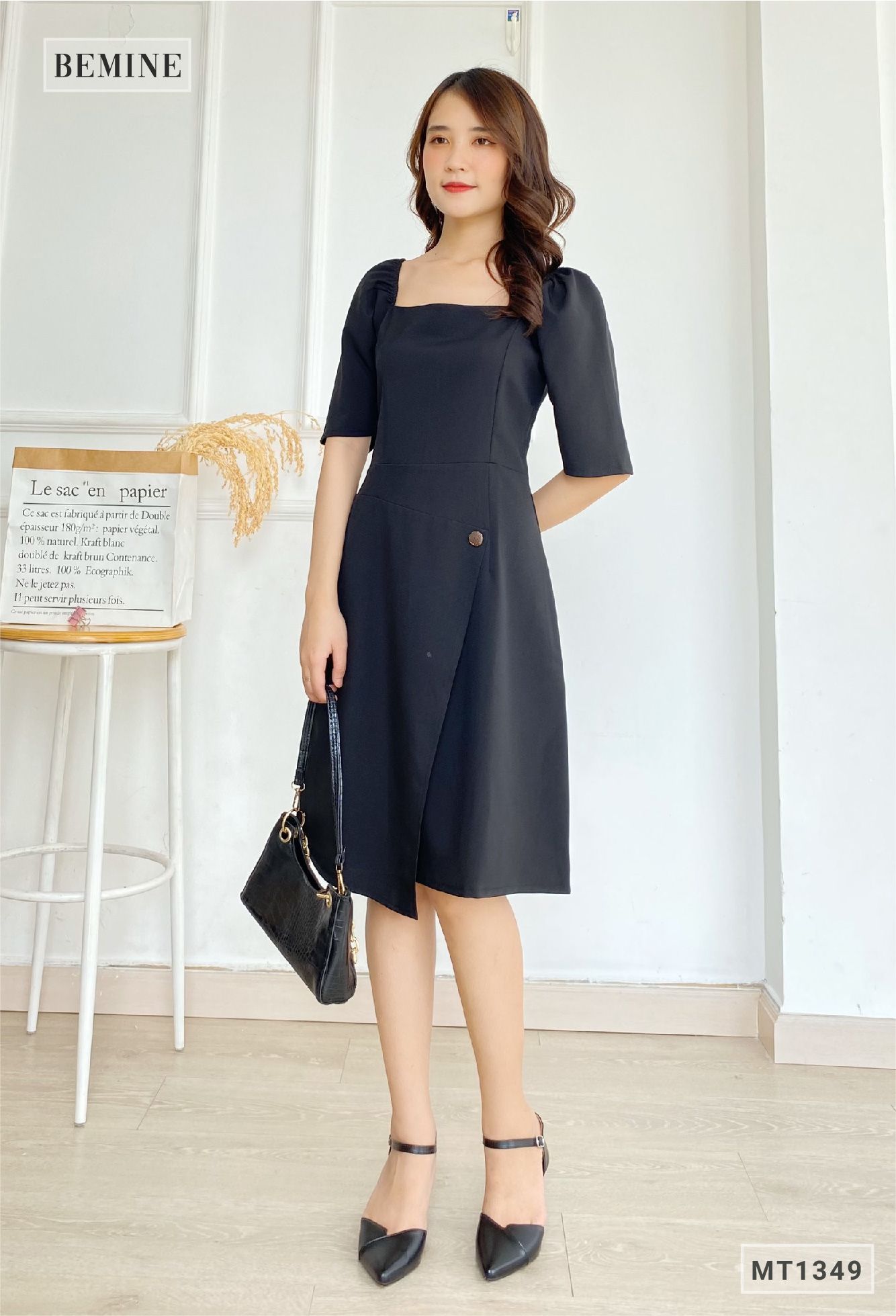MT1349DEN - Đầm cổ vuông đính nút