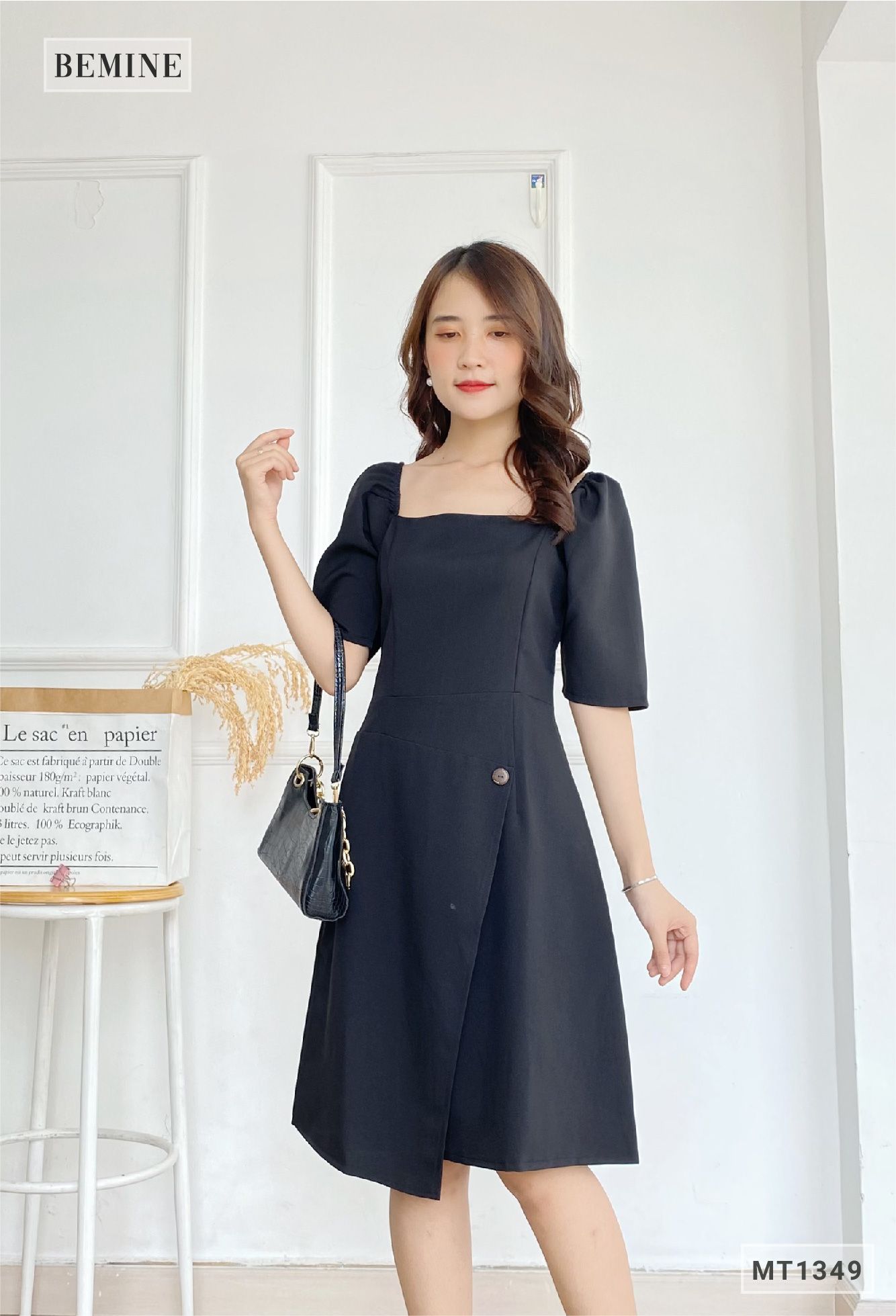 MT1349DEN - Đầm cổ vuông đính nút