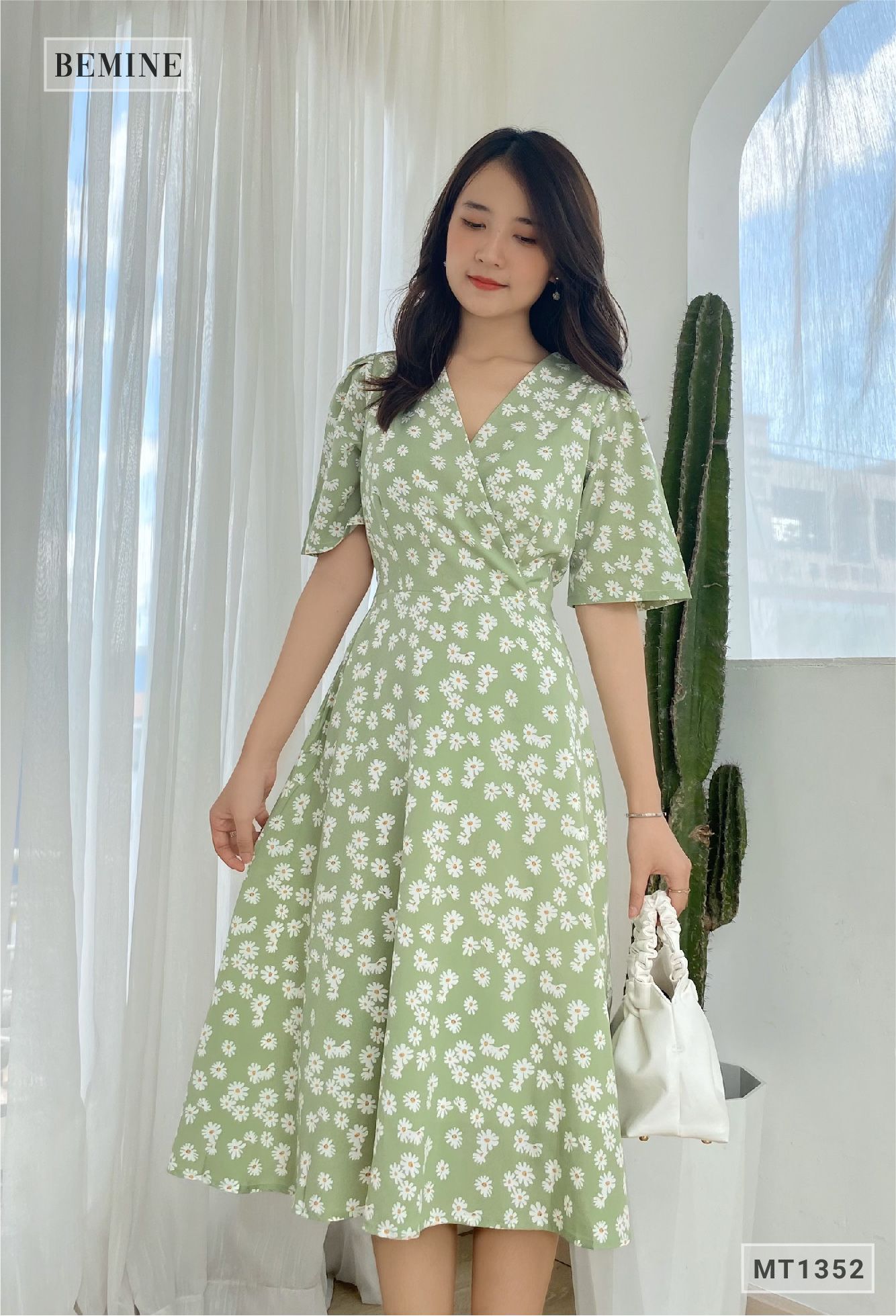 MT1352XANH - Đầm hoa đáp ngực dây eo