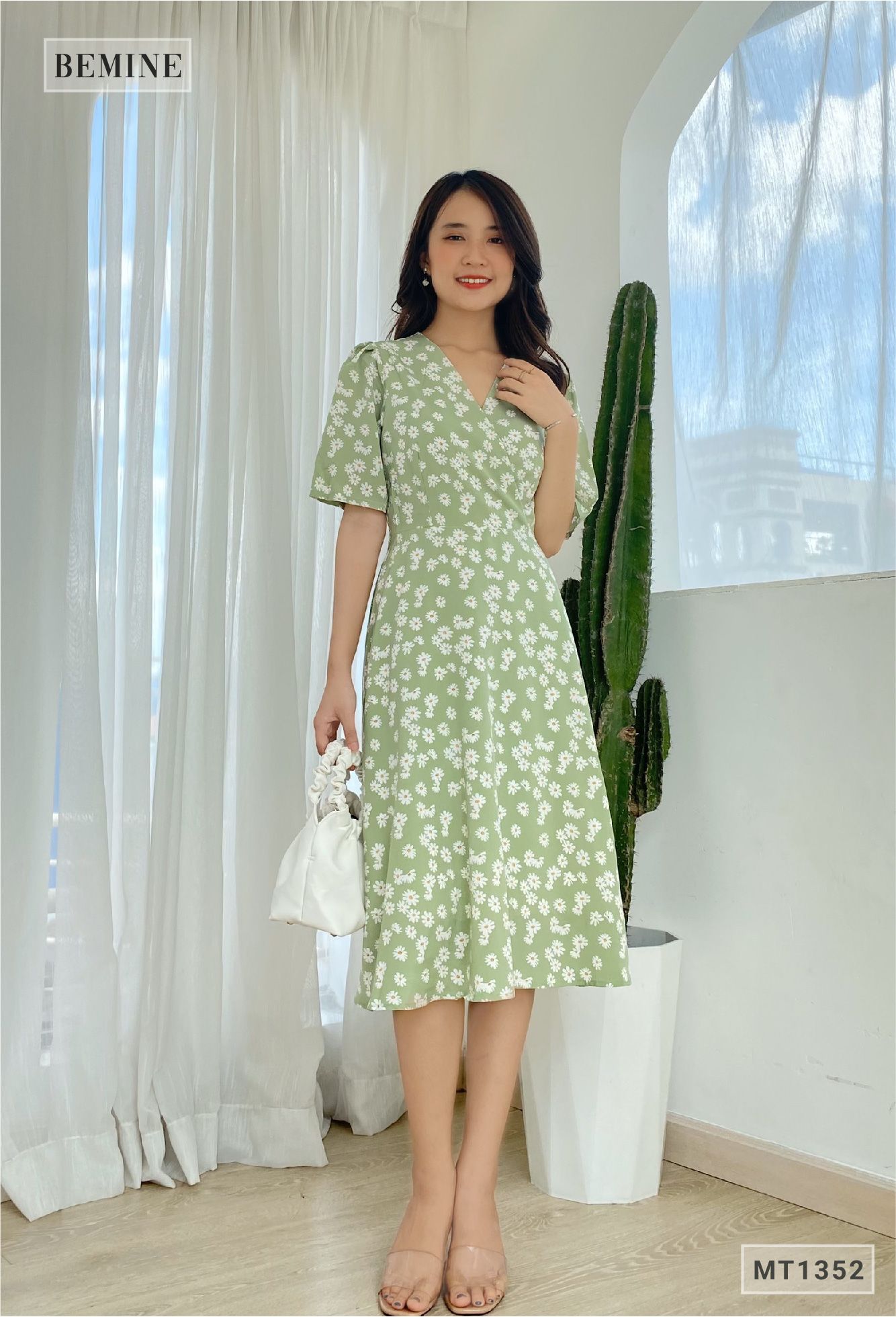 MT1352XANH - Đầm hoa đáp ngực dây eo