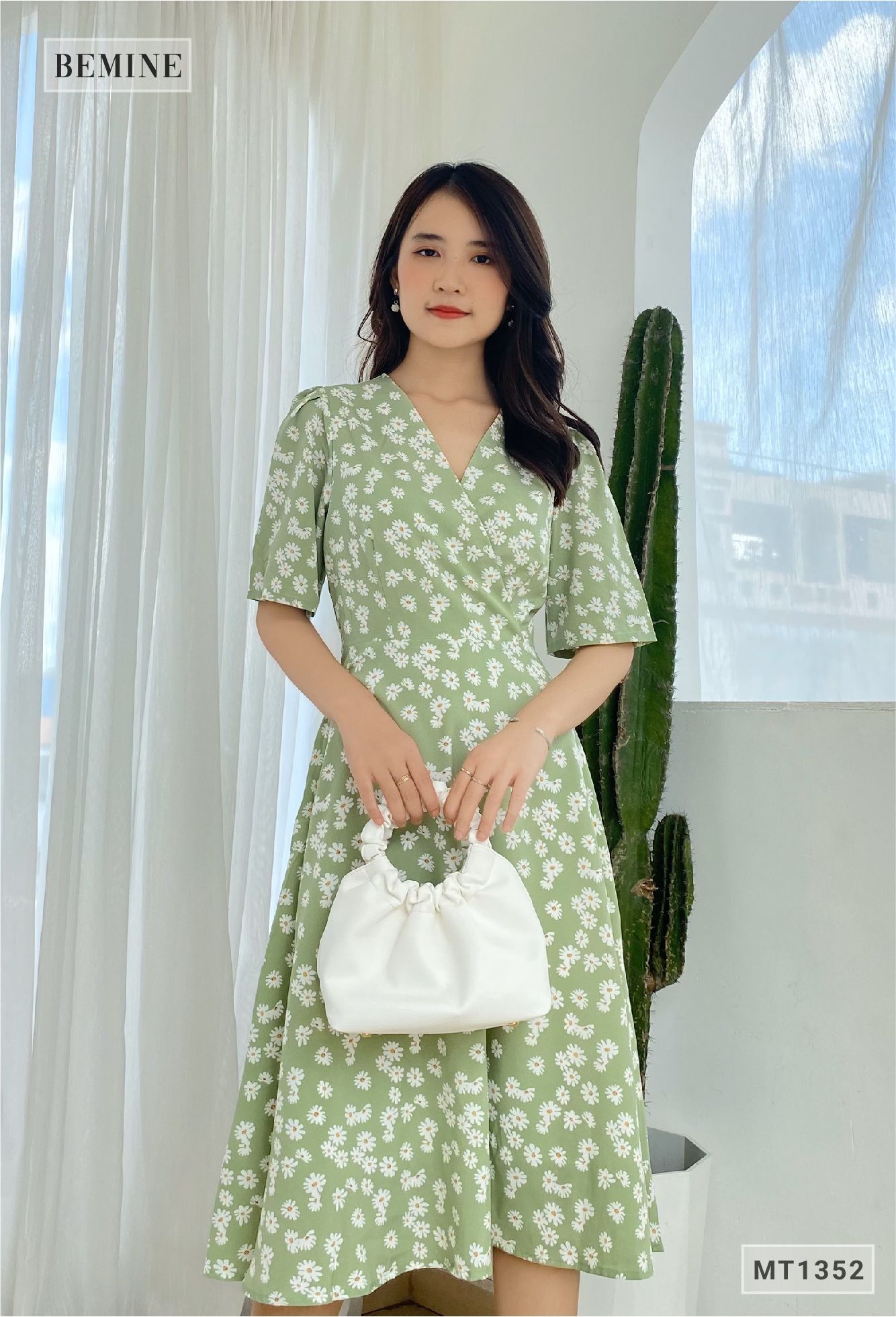 MT1352XANH - Đầm hoa đáp ngực dây eo