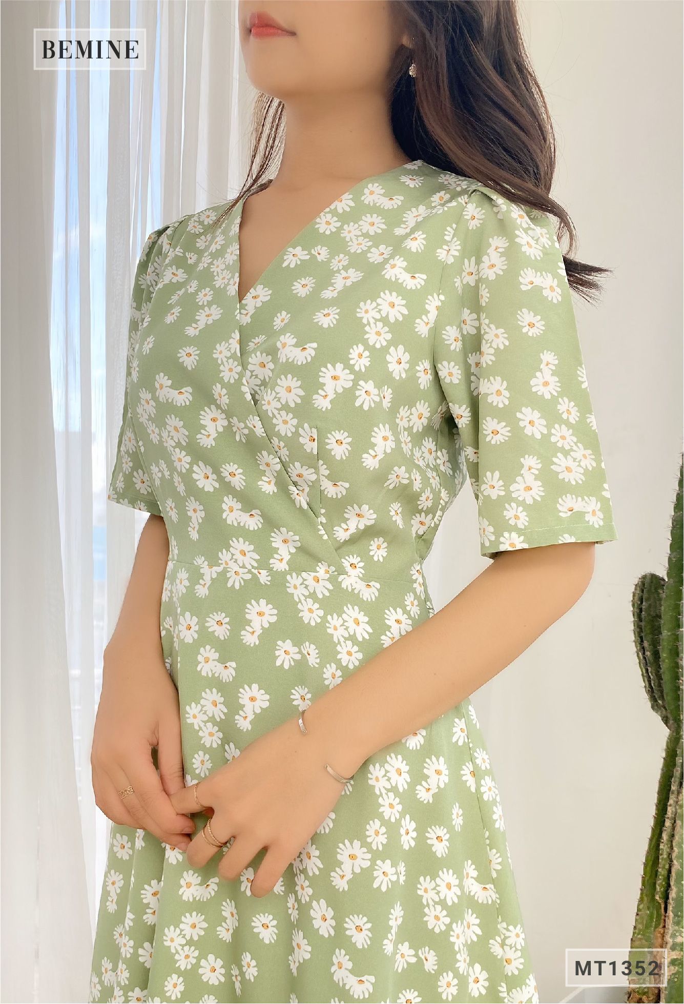 MT1352XANH - Đầm hoa đáp ngực dây eo
