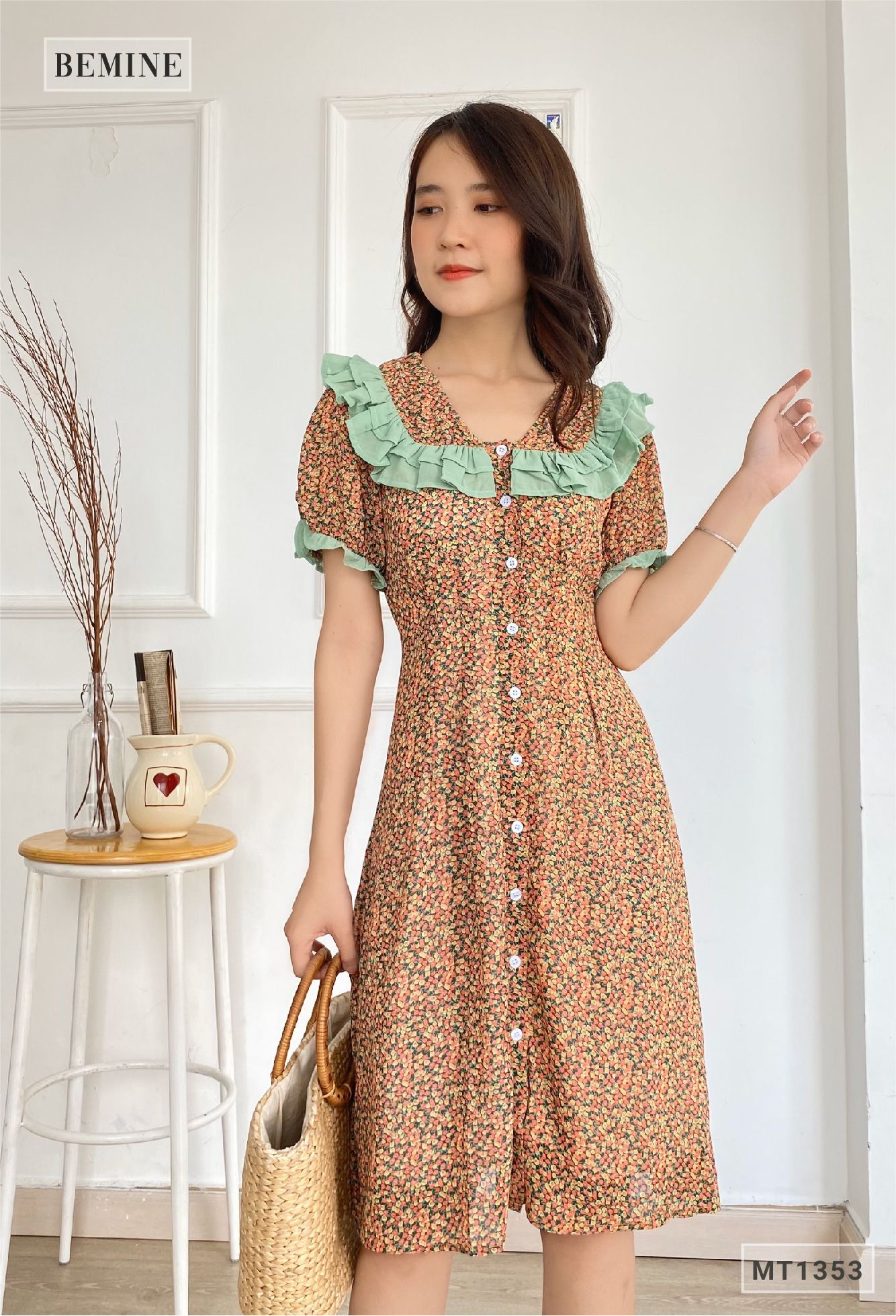 MT1353XANH - Đầm cổ phối bèo đính nút