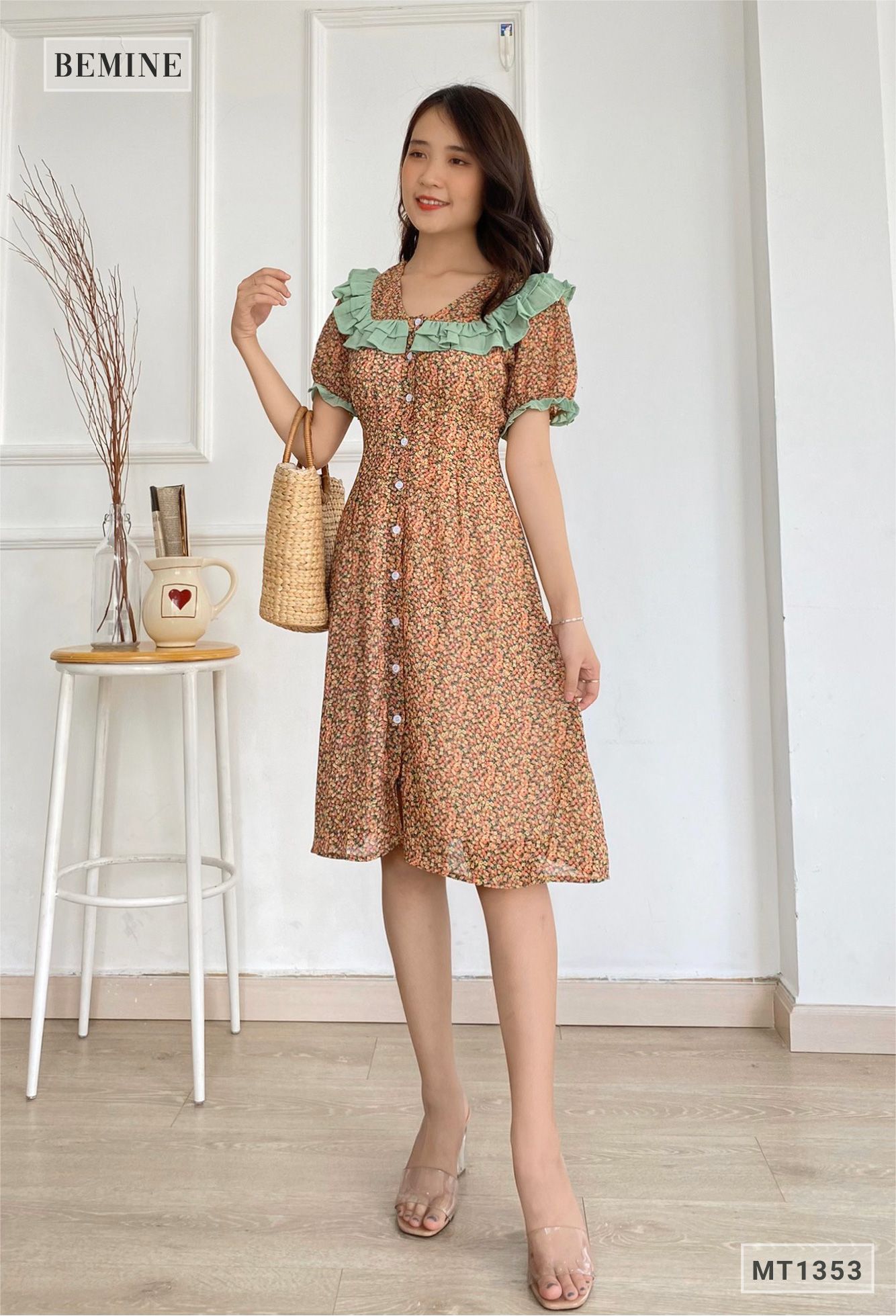 MT1353XANH - Đầm cổ phối bèo đính nút