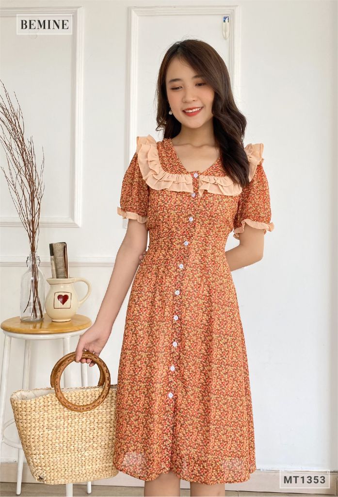 MT1353DO - Đầm cổ phối bèo đính nút