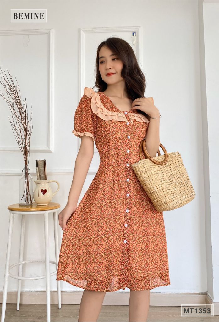 MT1353DO - Đầm cổ phối bèo đính nút