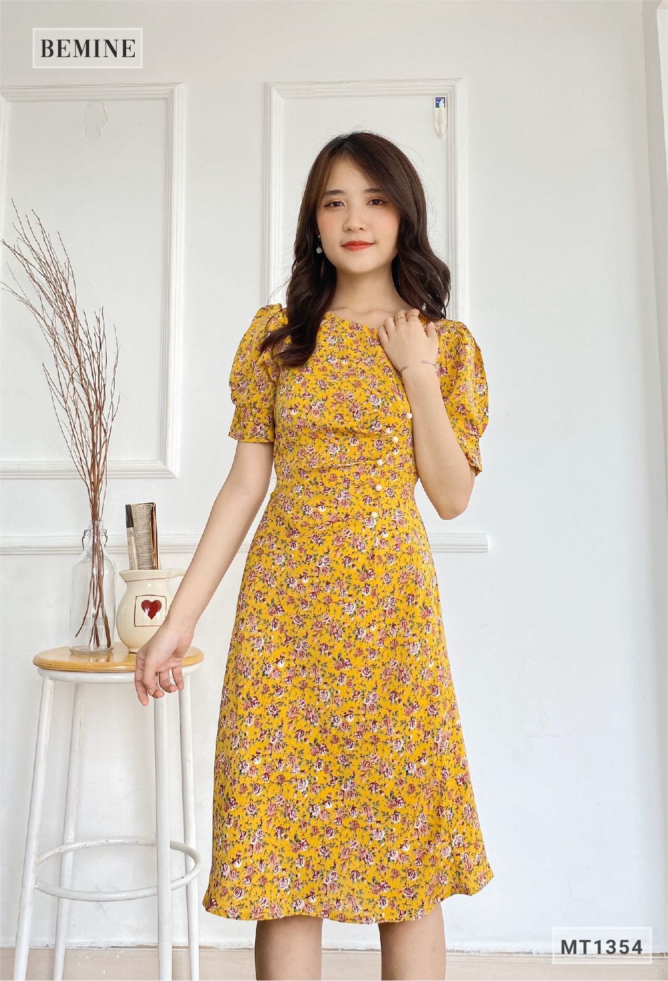 MT1354VANG - Đầm xếp ly eo đính châu