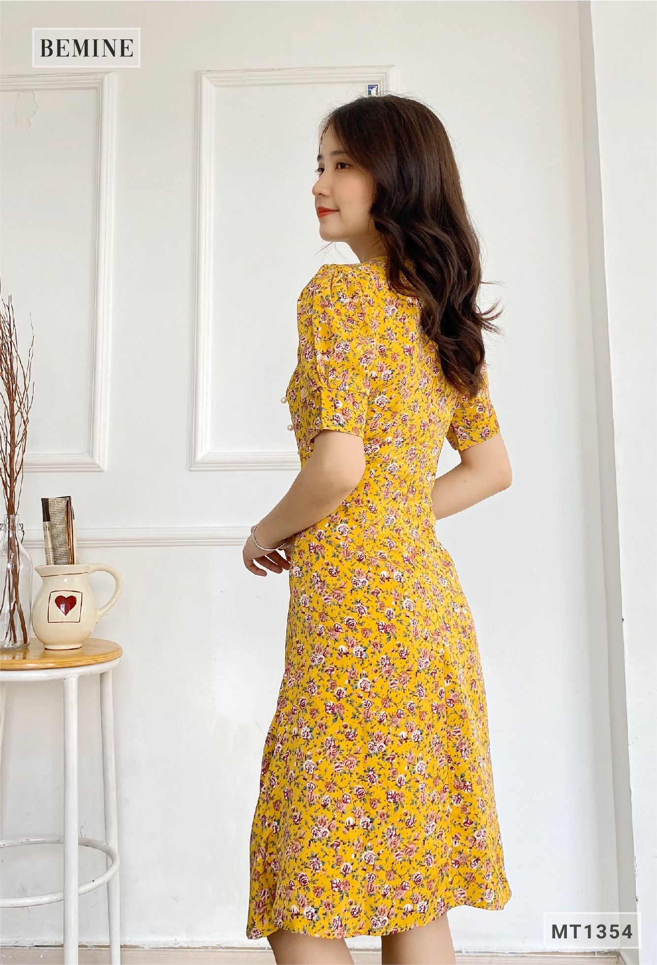 MT1354VANG - Đầm xếp ly eo đính châu