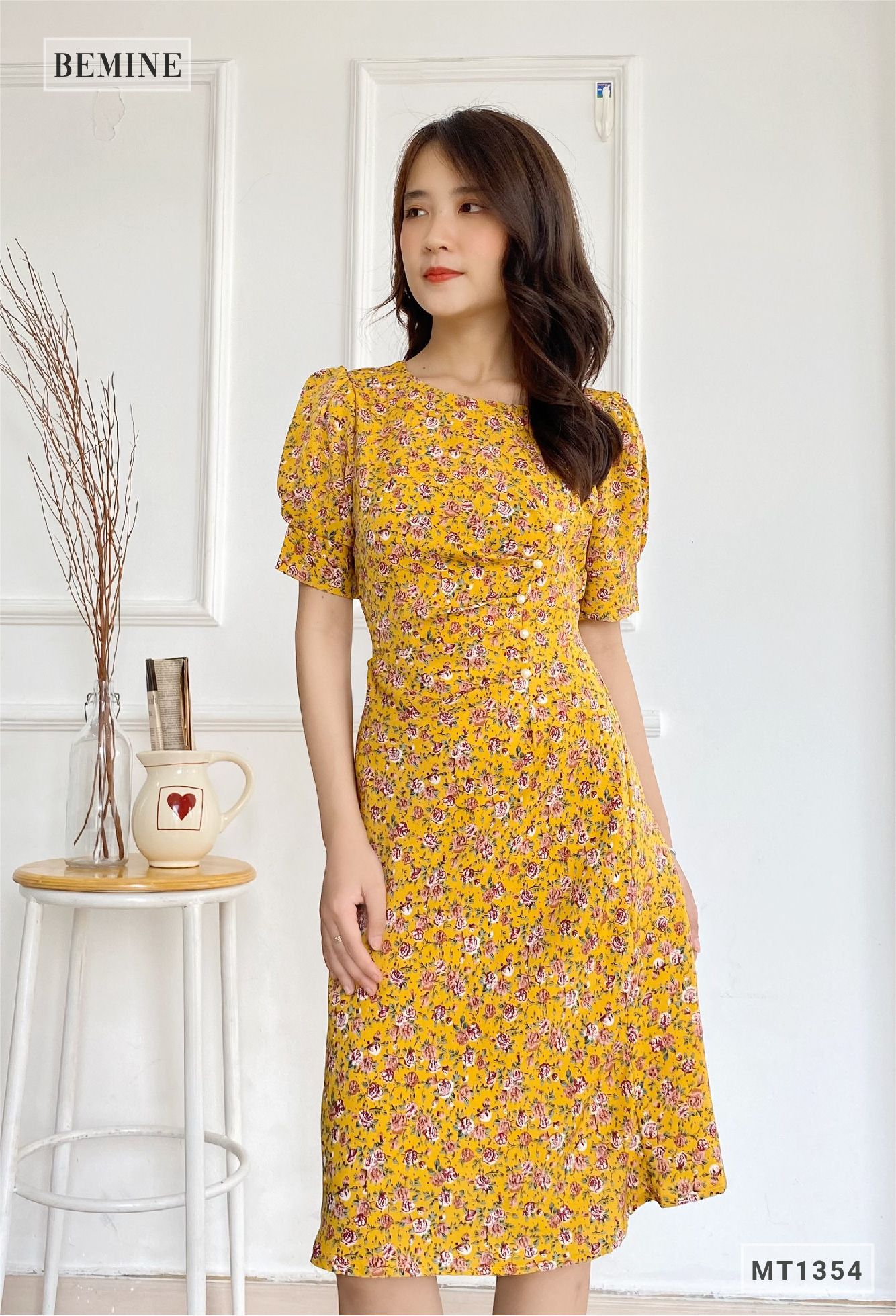 MT1354VANG - Đầm xếp ly eo đính châu