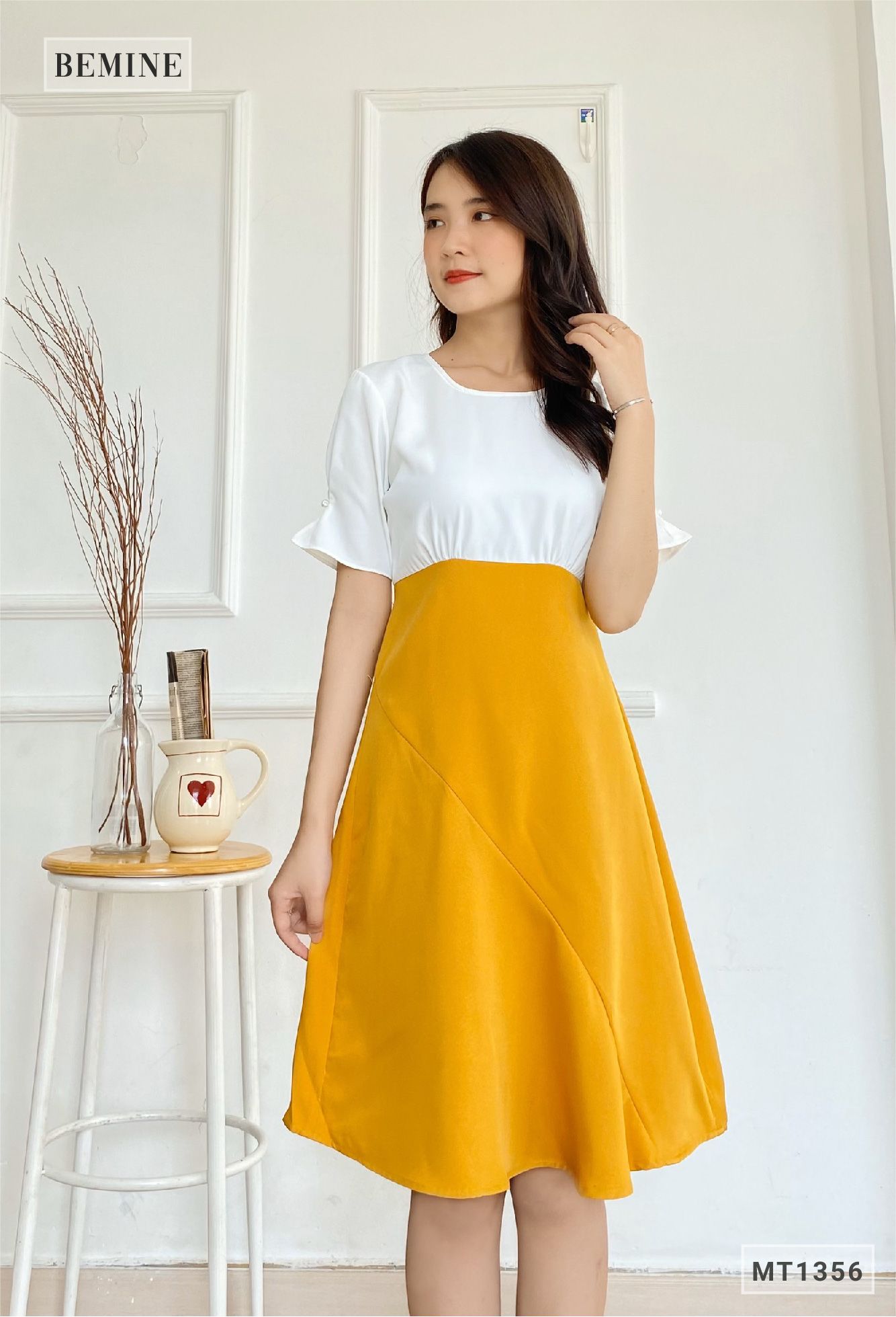 MT1356VANG - Đầm cổ tròn phối thân trắng