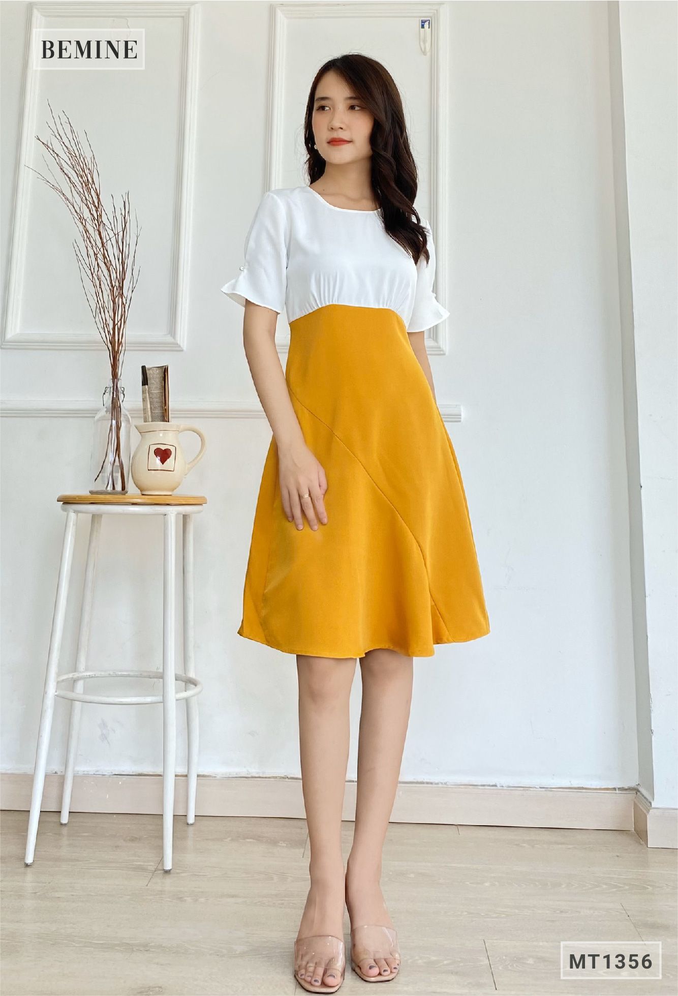 MT1356VANG - Đầm cổ tròn phối thân trắng