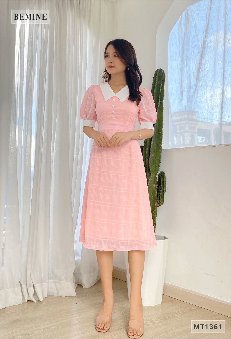 MT1361HONG - Đầm cổ phối đính 5 nút