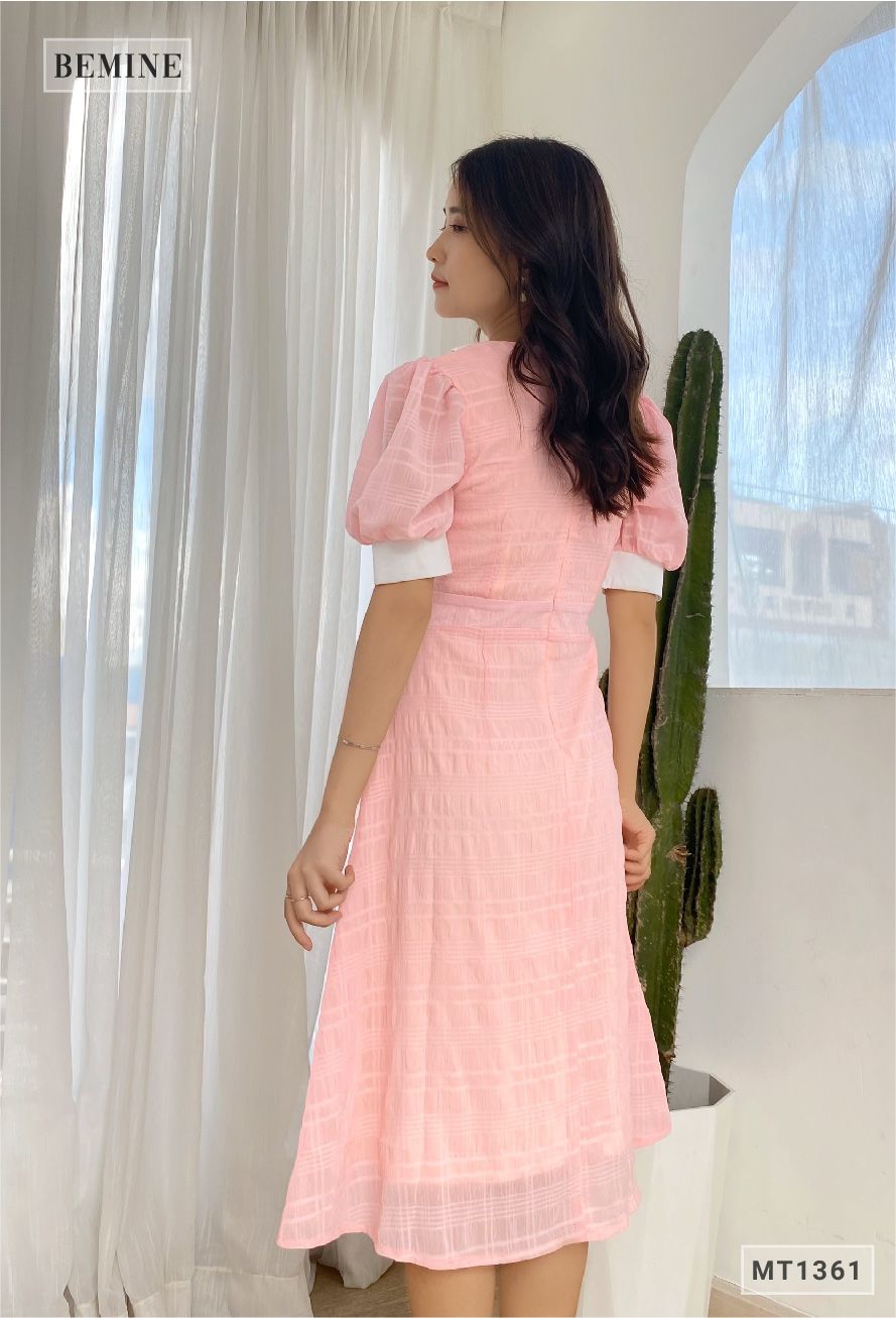 MT1361HONG - Đầm cổ phối đính 5 nút