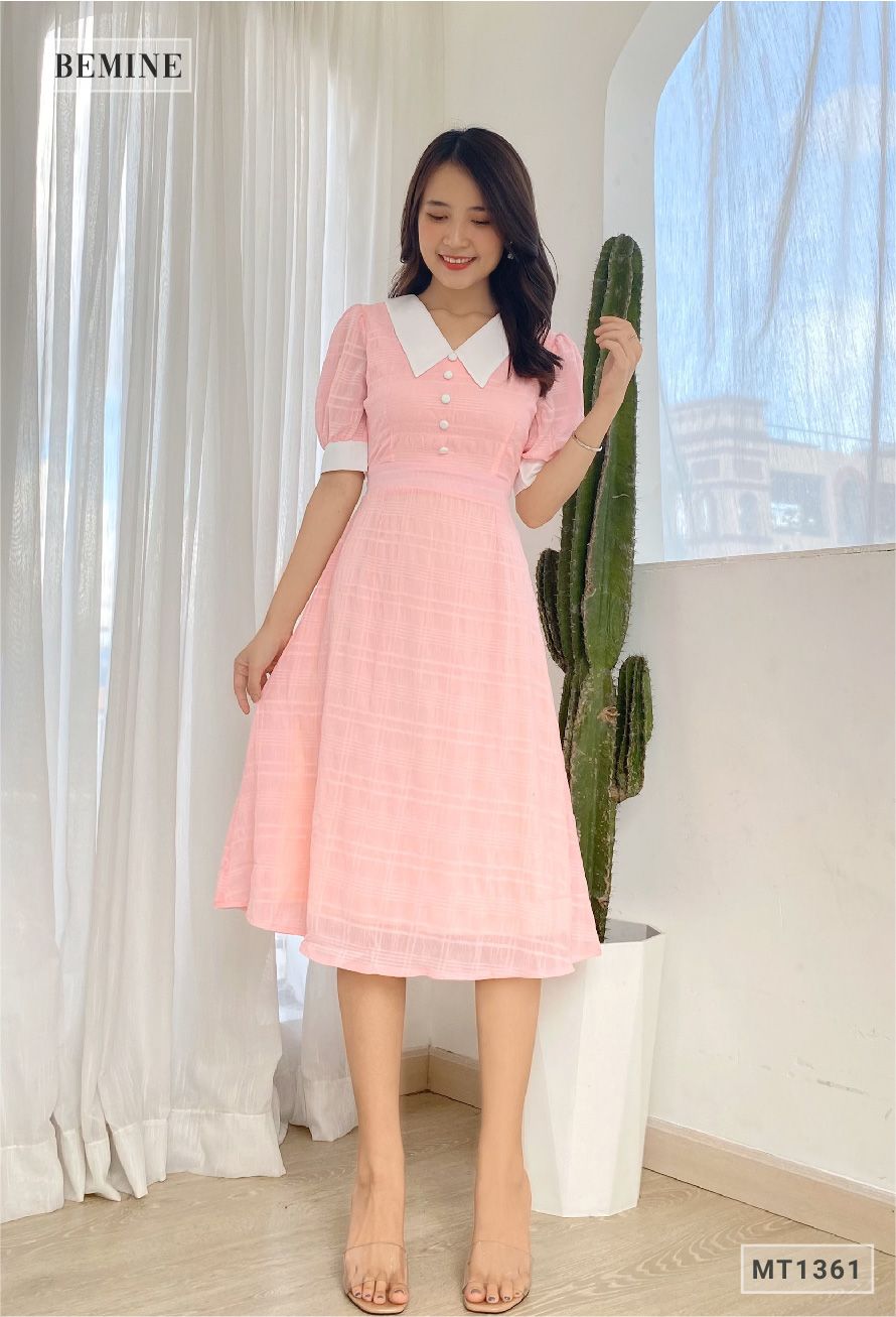 MT1361HONG - Đầm cổ phối đính 5 nút
