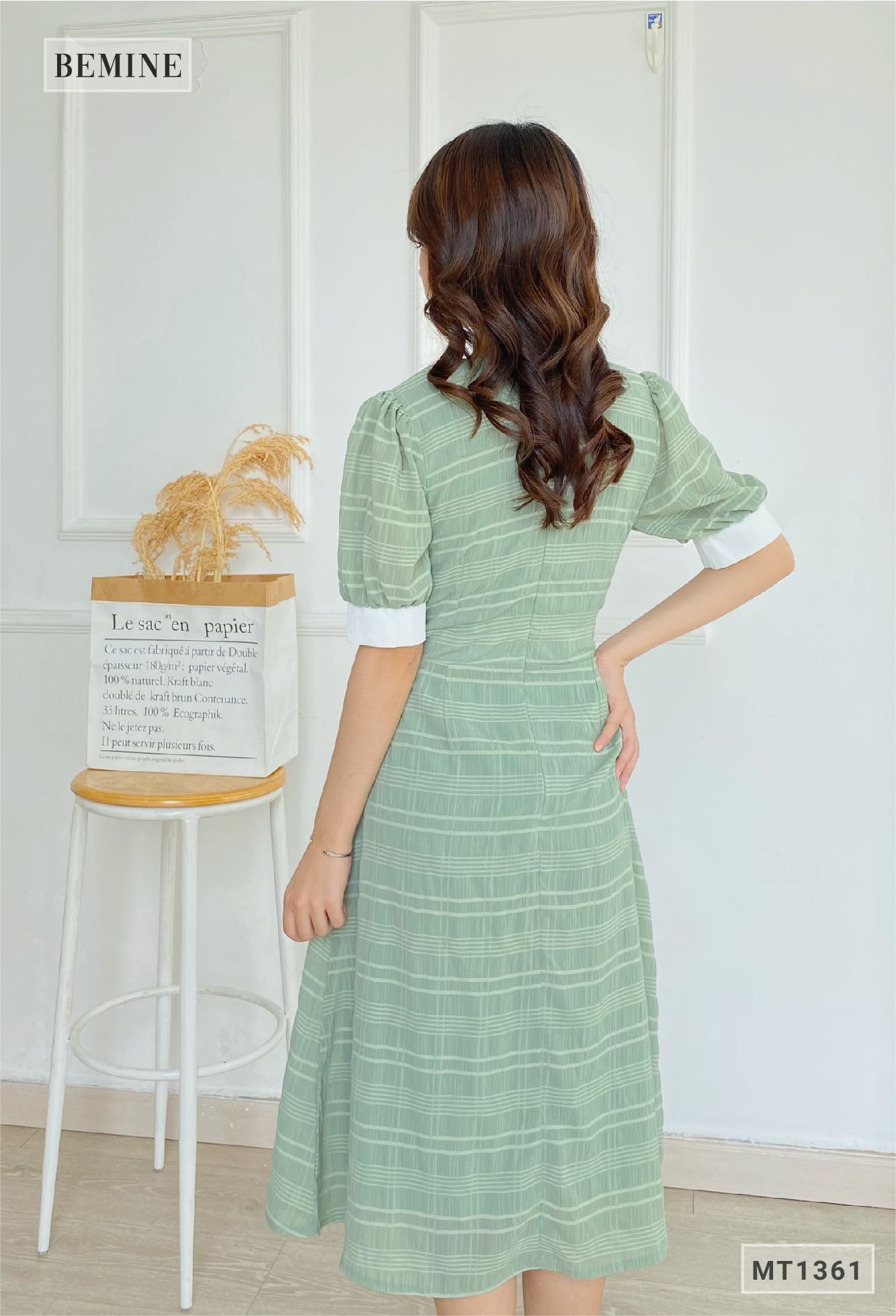 MT1361XANH - Đầm cổ phối đính 5 nút