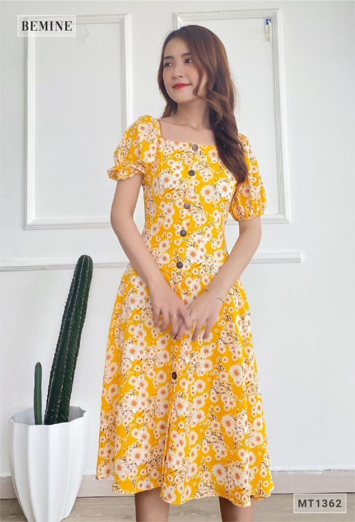 MT1362VANG - Đầm hoa tay phồng nút dọc