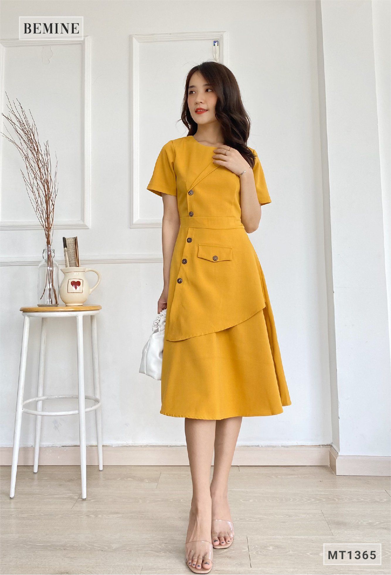 MT1365VANG - Đầm vạt xéo đính nút