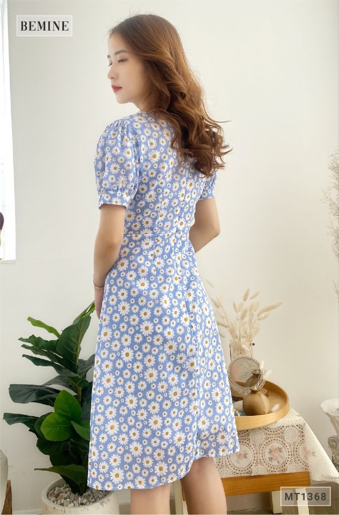 MT1368XANH - Đầm hoa cổ ren đính nút