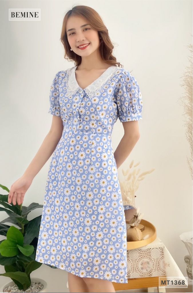 MT1368XANH - Đầm hoa cổ ren đính nút