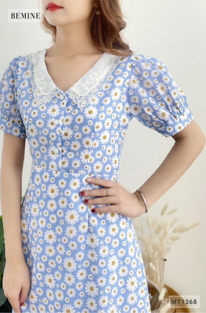 MT1368XANH - Đầm hoa cổ ren đính nút