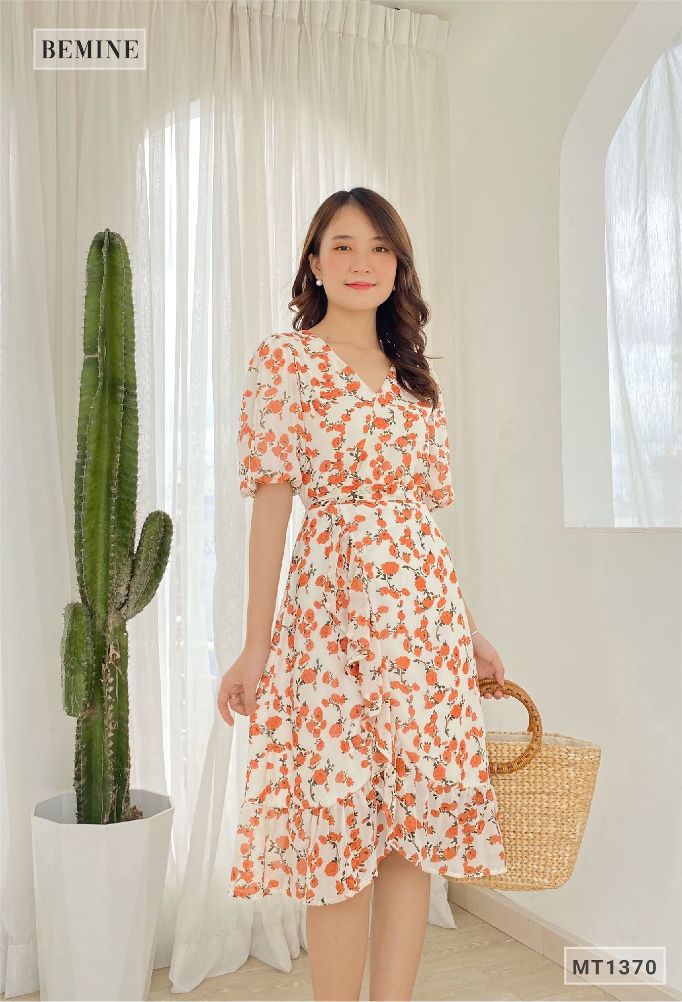 MT1370TRANG - Đầm voan đắp chéo dây eo