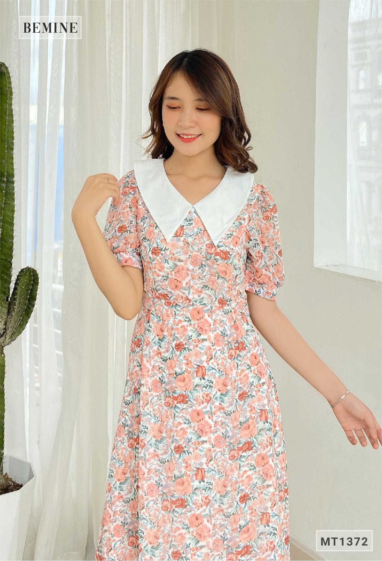 MT1372HONG - Đầm hoa cổ phối cột eo