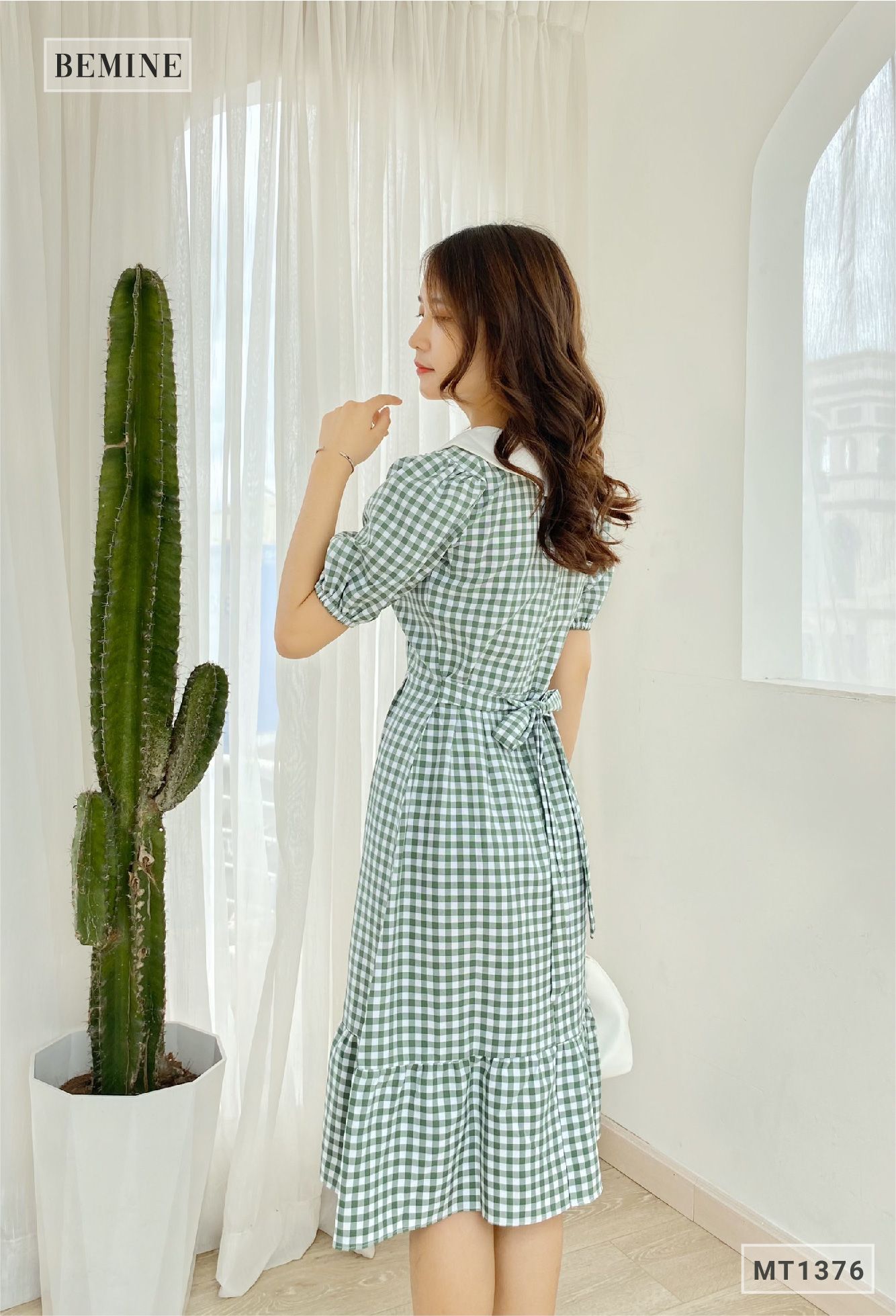 MT1376XANH - Đầm caro đuôi cá cổ phối