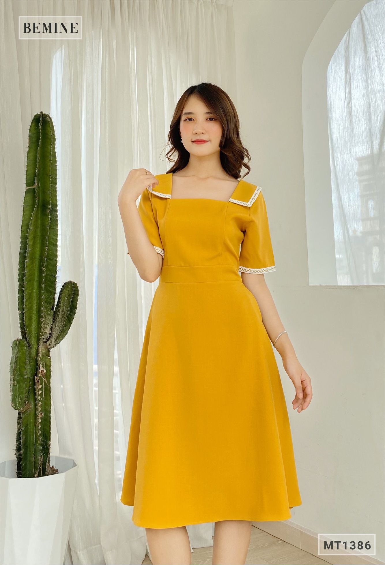 MT1386VANG - Đầm xòe cổ vuông phối ren