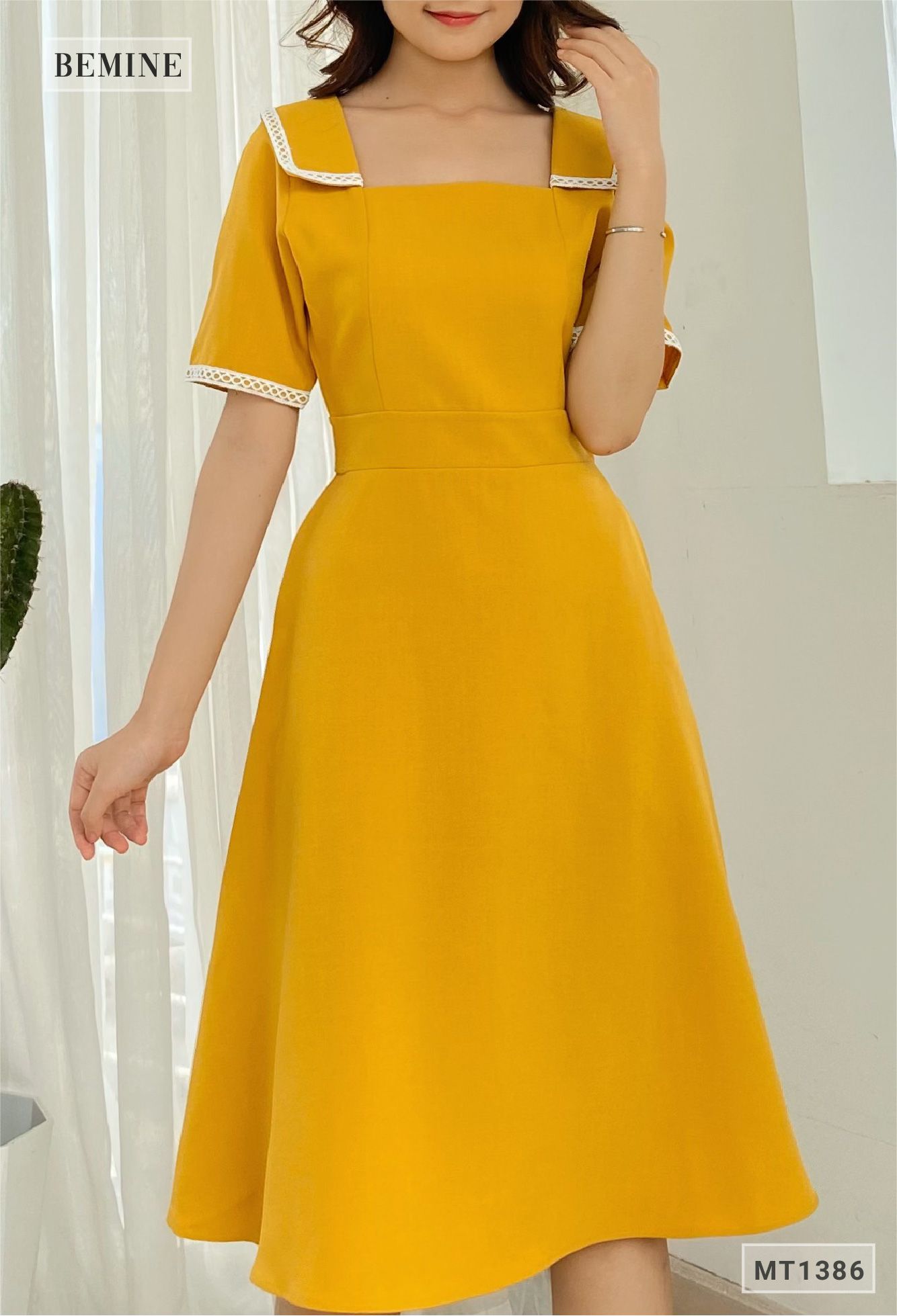 MT1386VANG - Đầm xòe cổ vuông phối ren