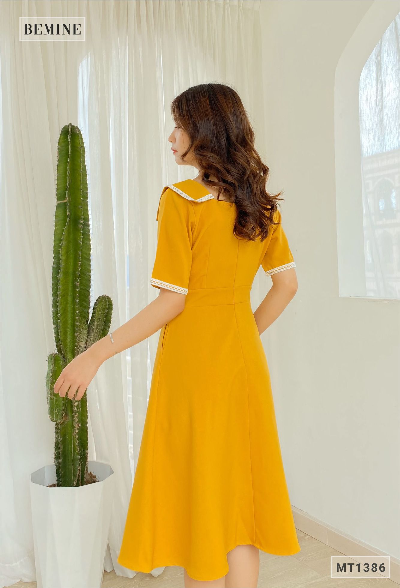 MT1386VANG - Đầm xòe cổ vuông phối ren