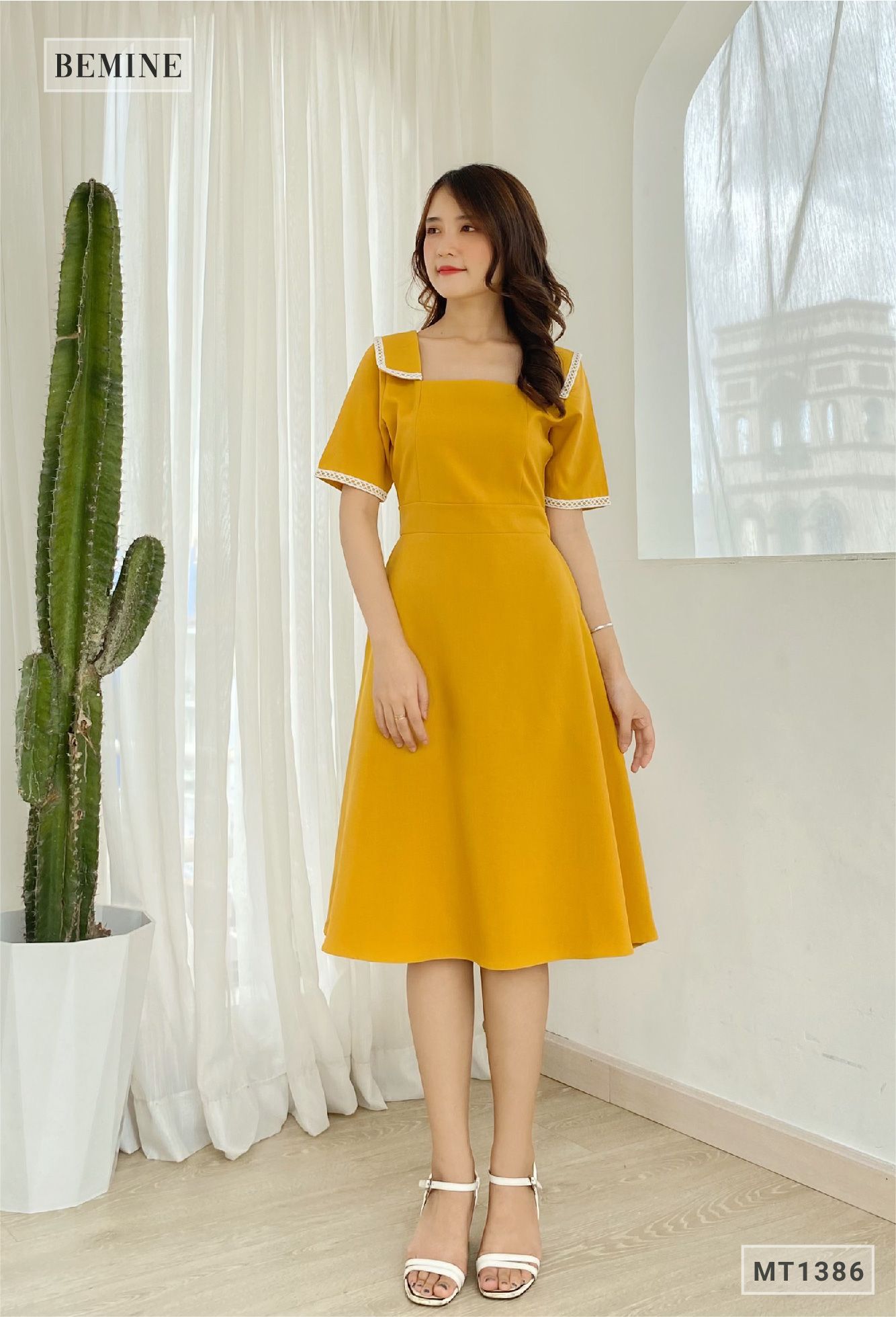 MT1386VANG - Đầm xòe cổ vuông phối ren