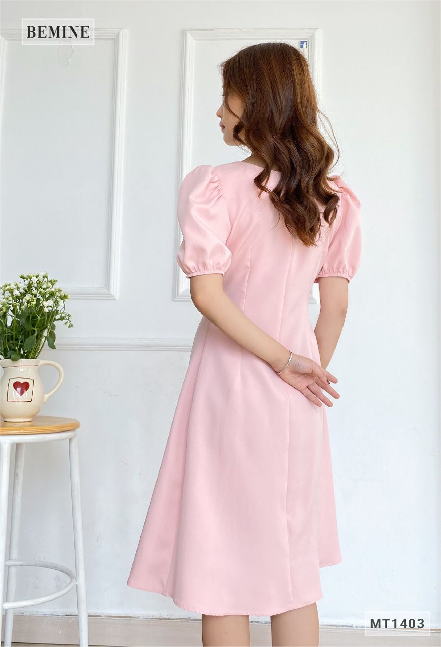 MT1403HONG - Đầm cổ vuông eo gắn bông
