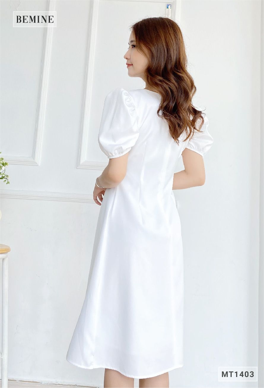MT1403TRANG - Đầm cổ vuông eo gắn bông