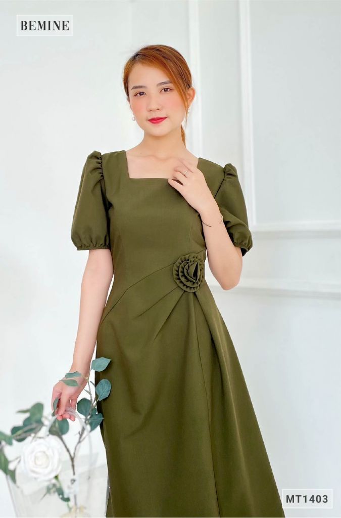 MT1403REULINH - Đầm cổ vuông eo gắn bông