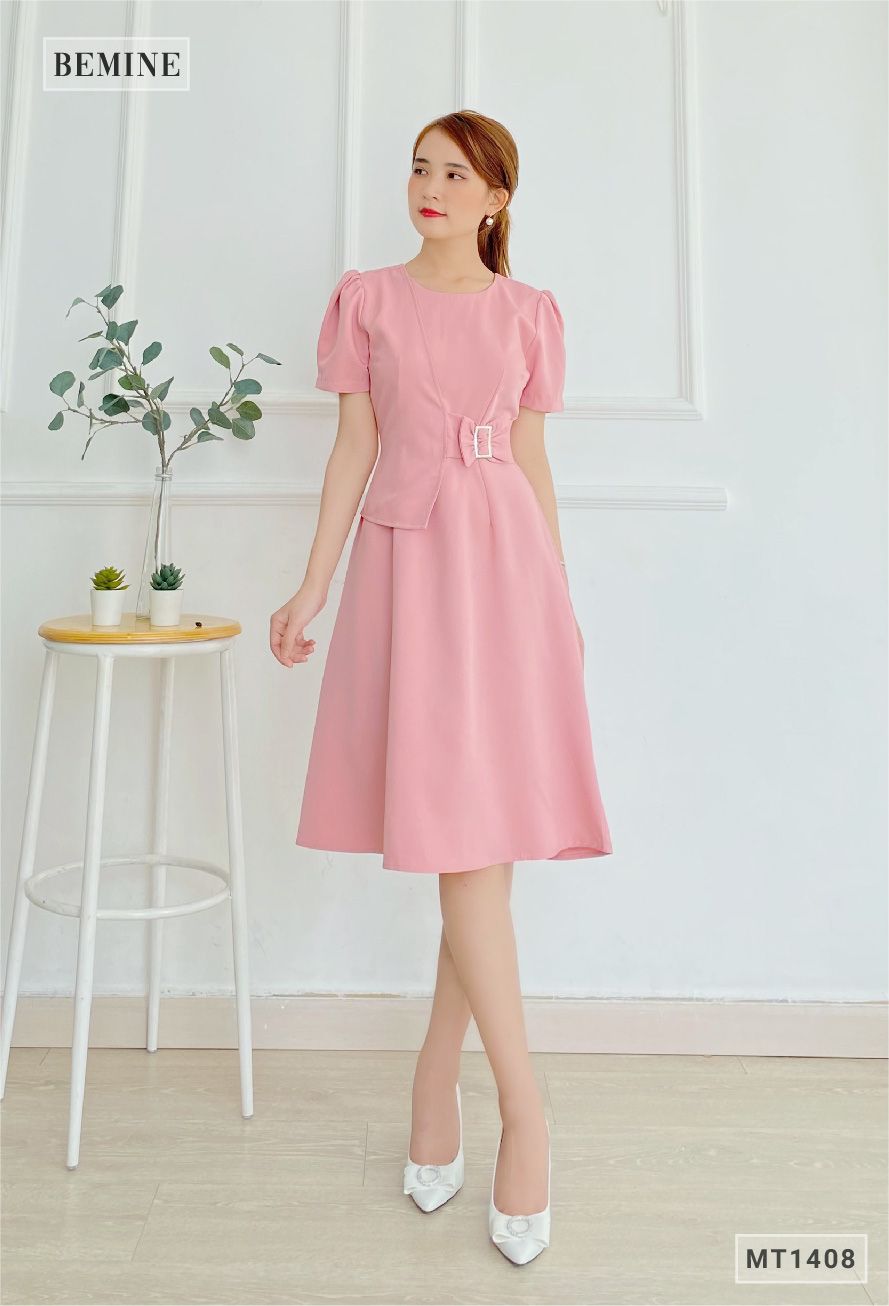 MT1408HONG - Đầm khoen nịch cổ tròn